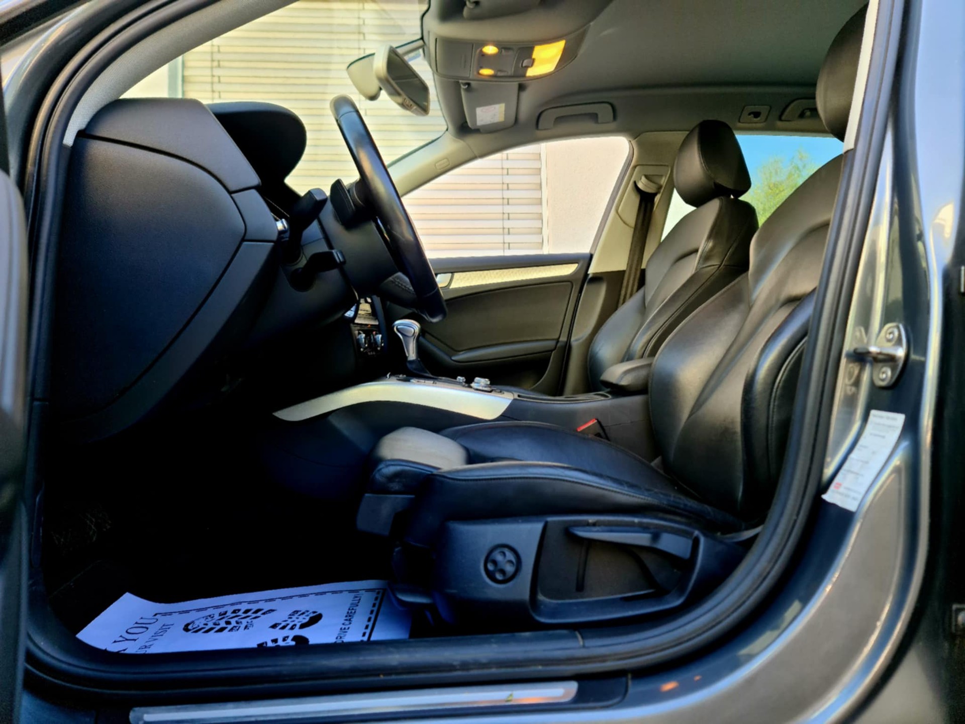 AUDI A4 Avant 2.0 TDI quattro S-tronic-image-18