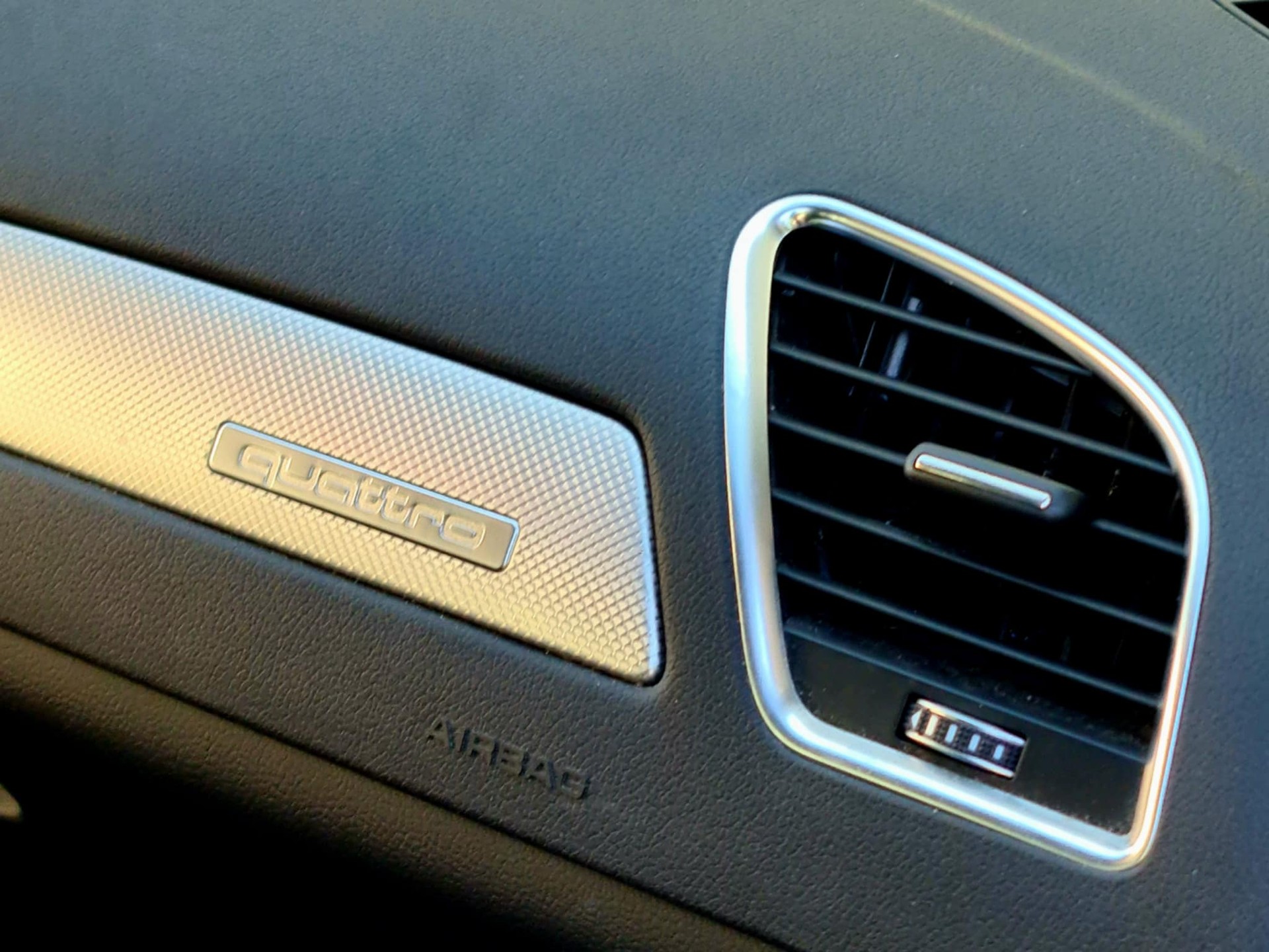 AUDI A4 Avant 2.0 TDI quattro S-tronic-image-17