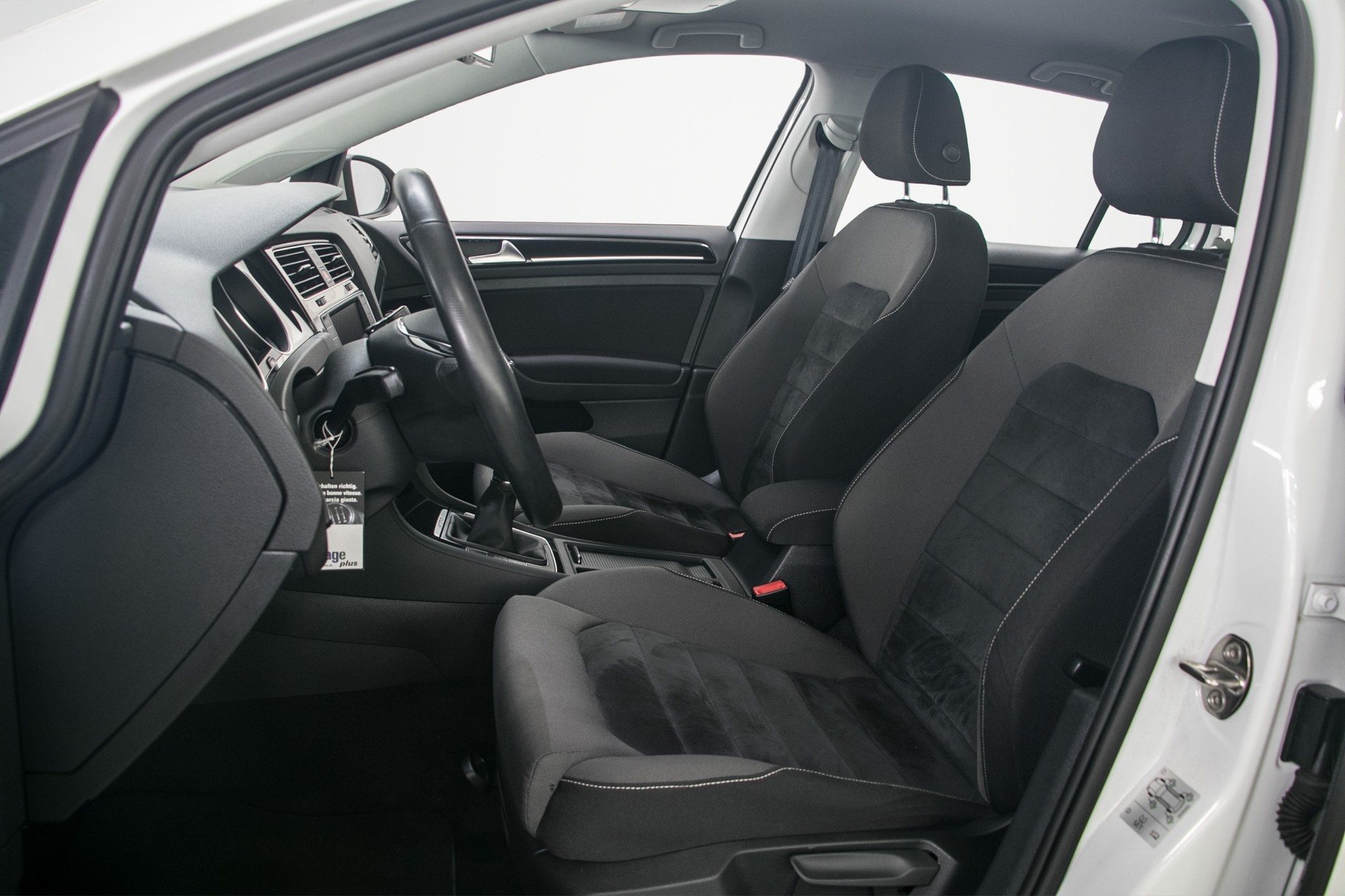VW Golf 2.0 TDI Highline 4Motion-image-11