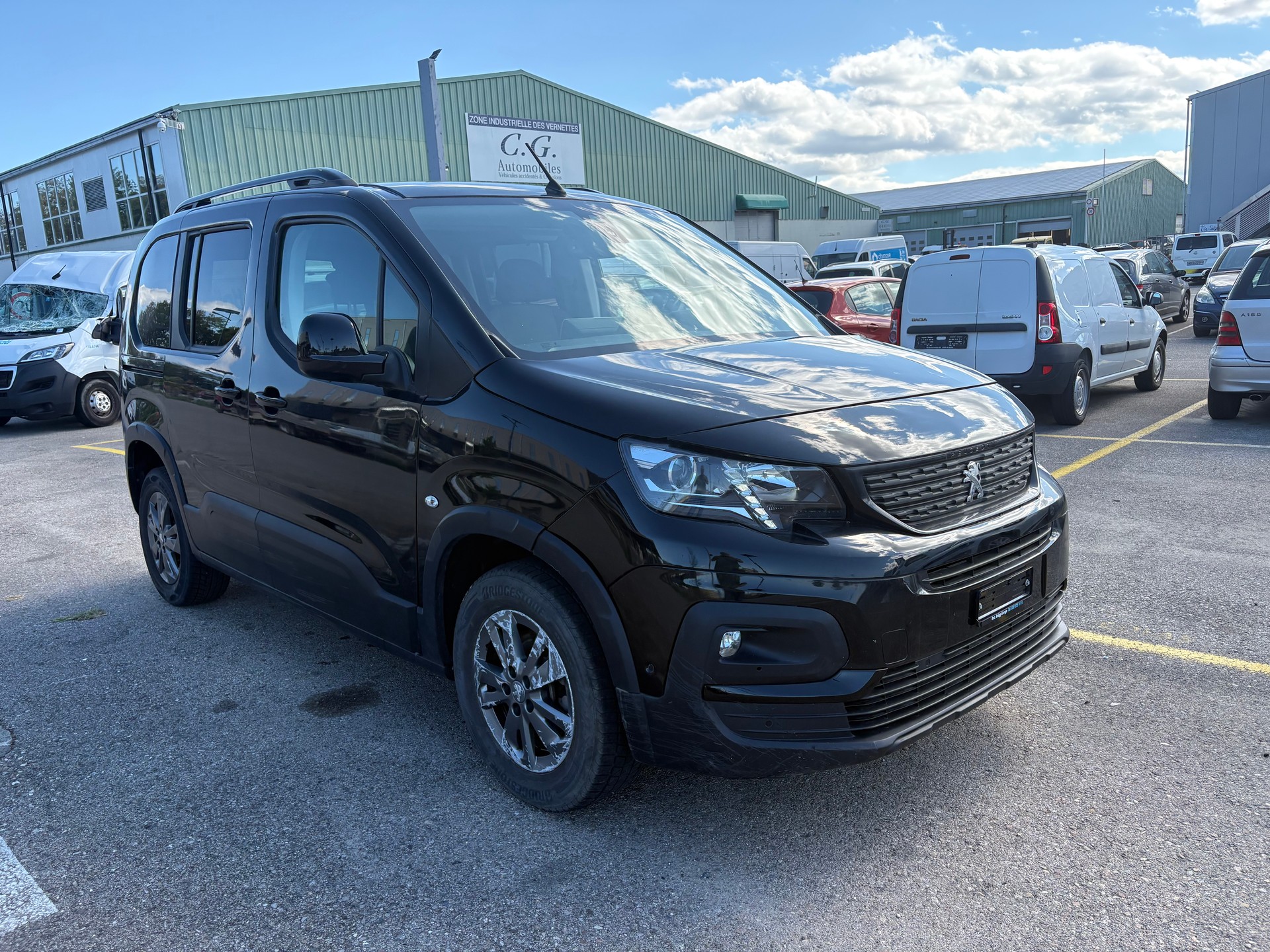 PEUGEOT Rifter 1.2 PureTech Allure EAT8-image-11