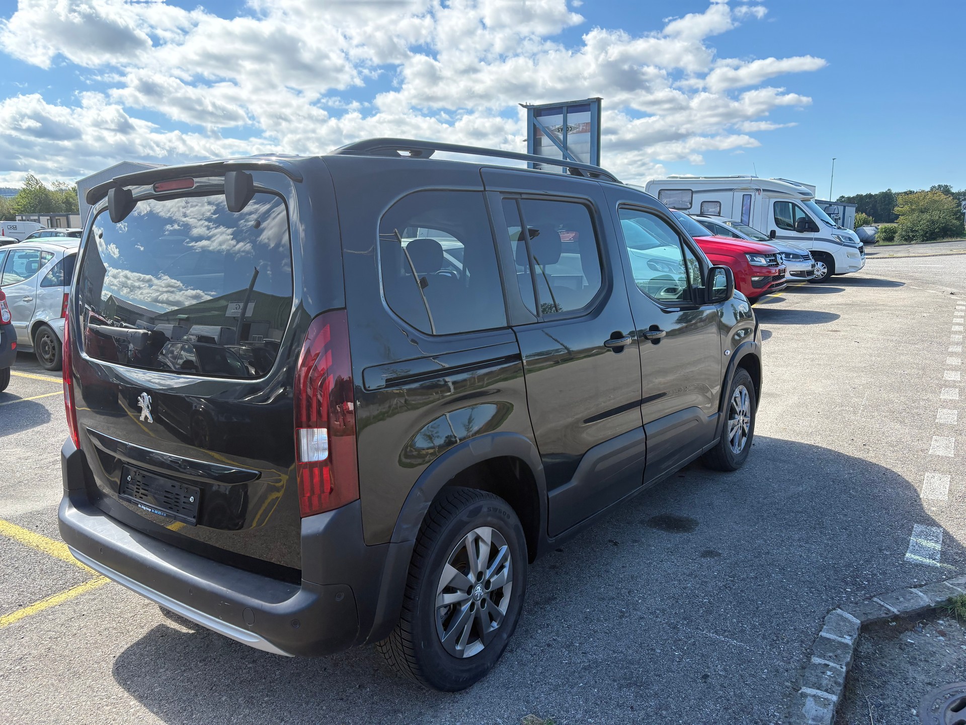 PEUGEOT Rifter 1.2 PureTech Allure EAT8-image-9