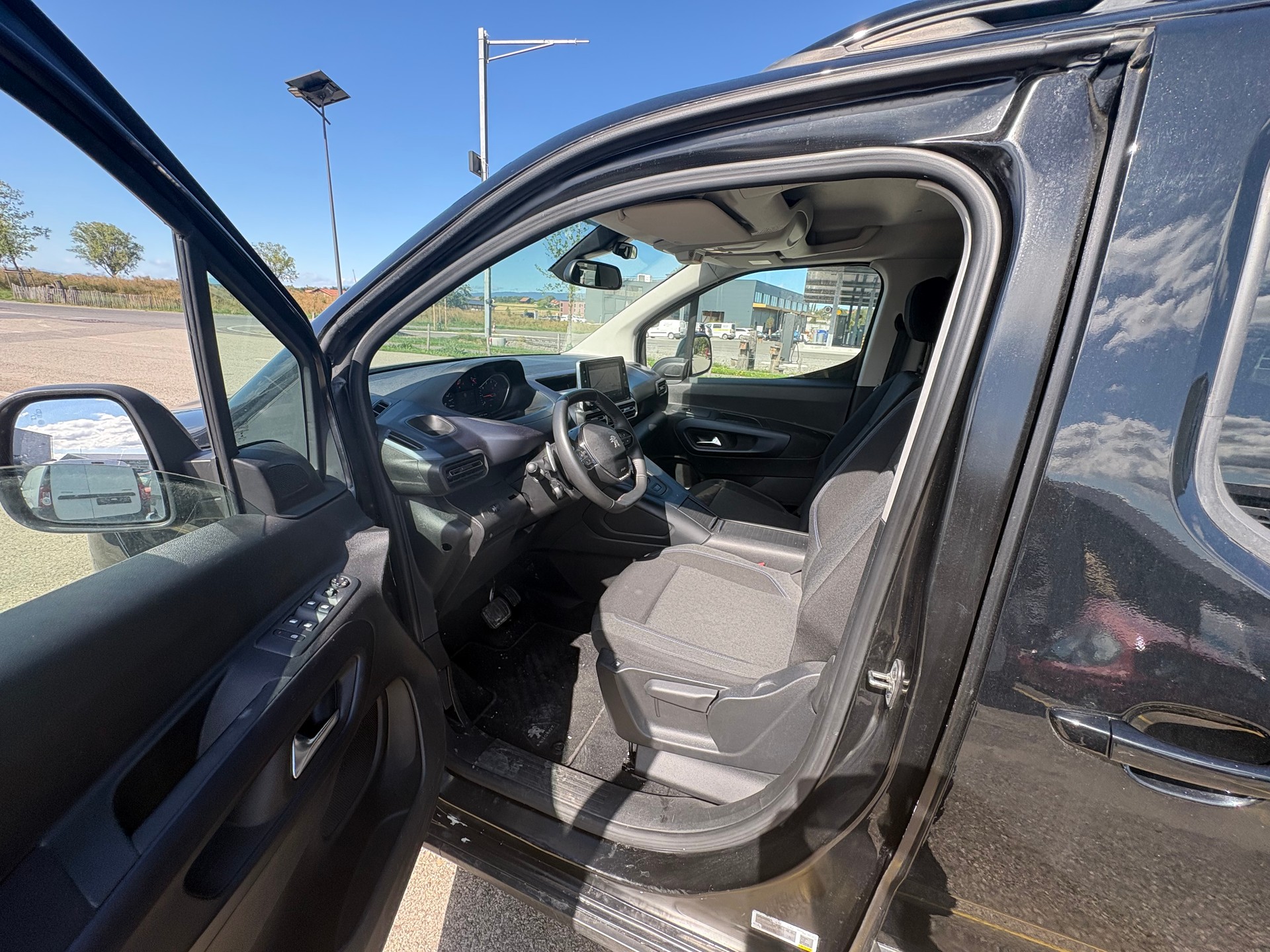 PEUGEOT Rifter 1.2 PureTech Allure EAT8-image-2