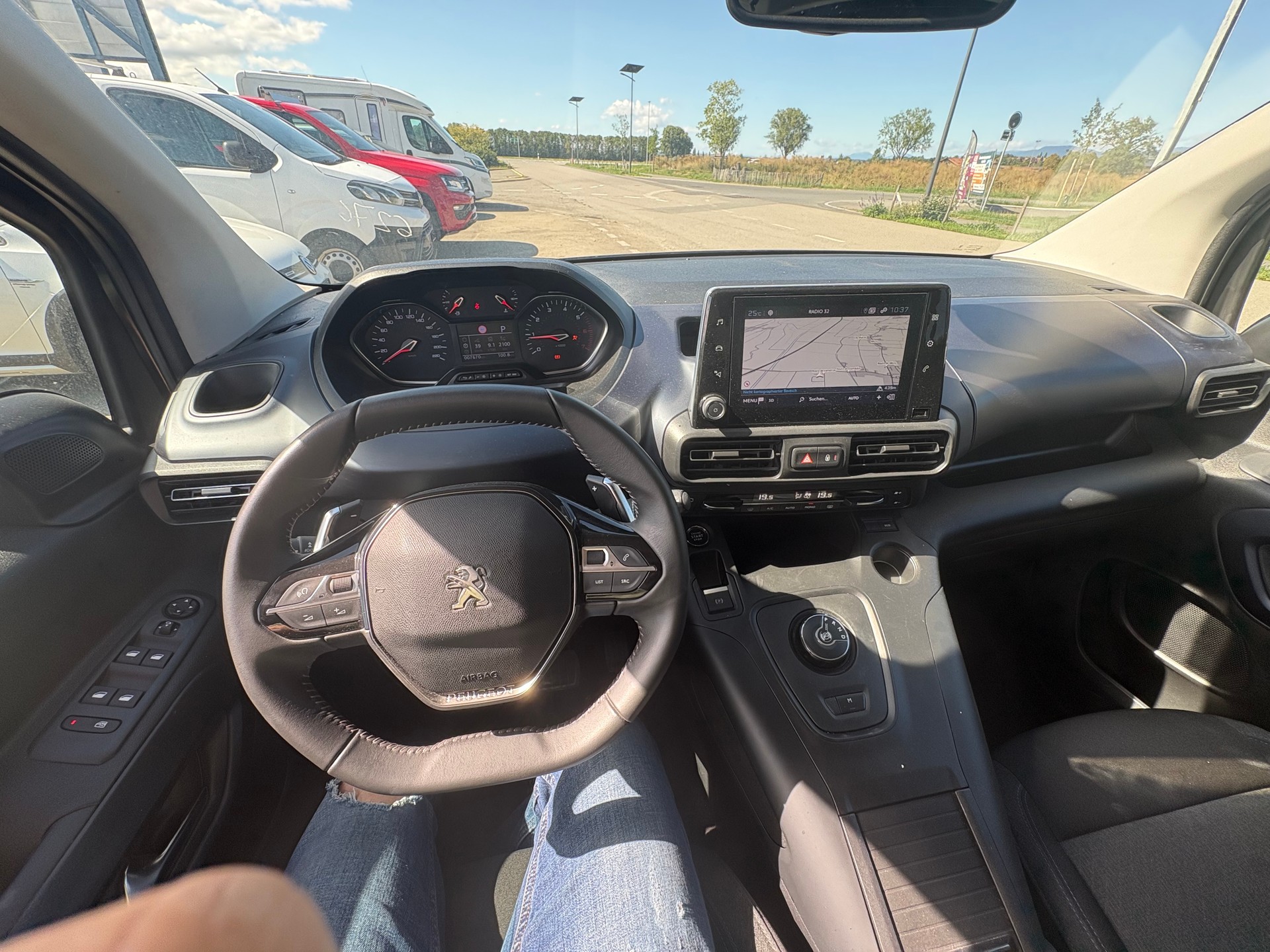 PEUGEOT Rifter 1.2 PureTech Allure EAT8-image-1