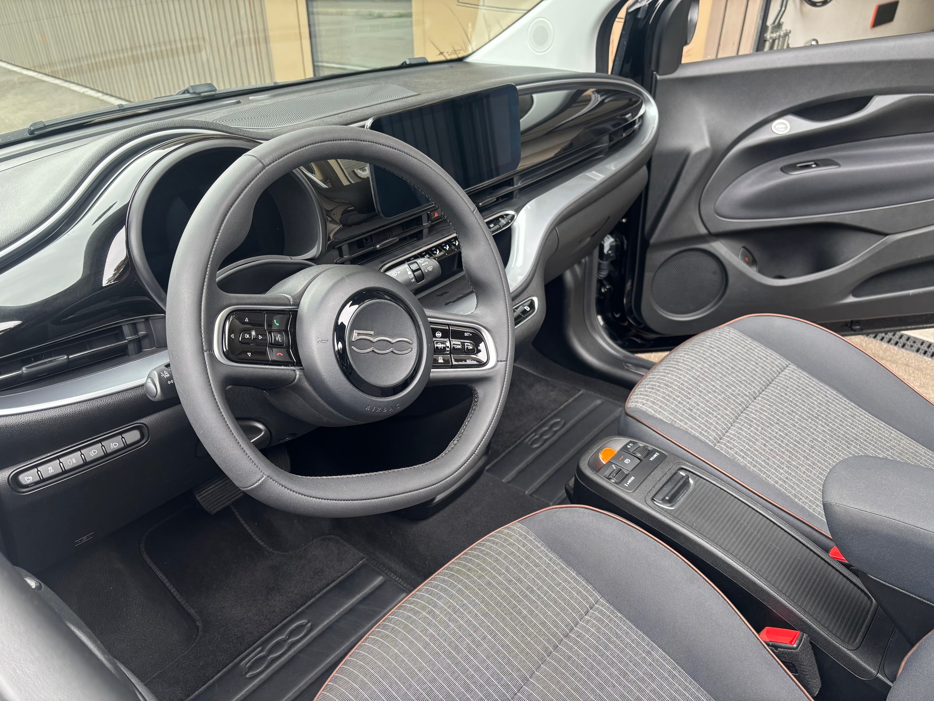 FIAT 500 C electric 87kW Icon-image-2