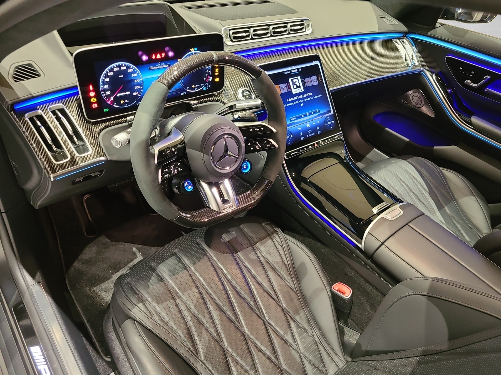 MERCEDES-BENZ S 63 V8 AMG E Performance 4matic+ lang-image-12