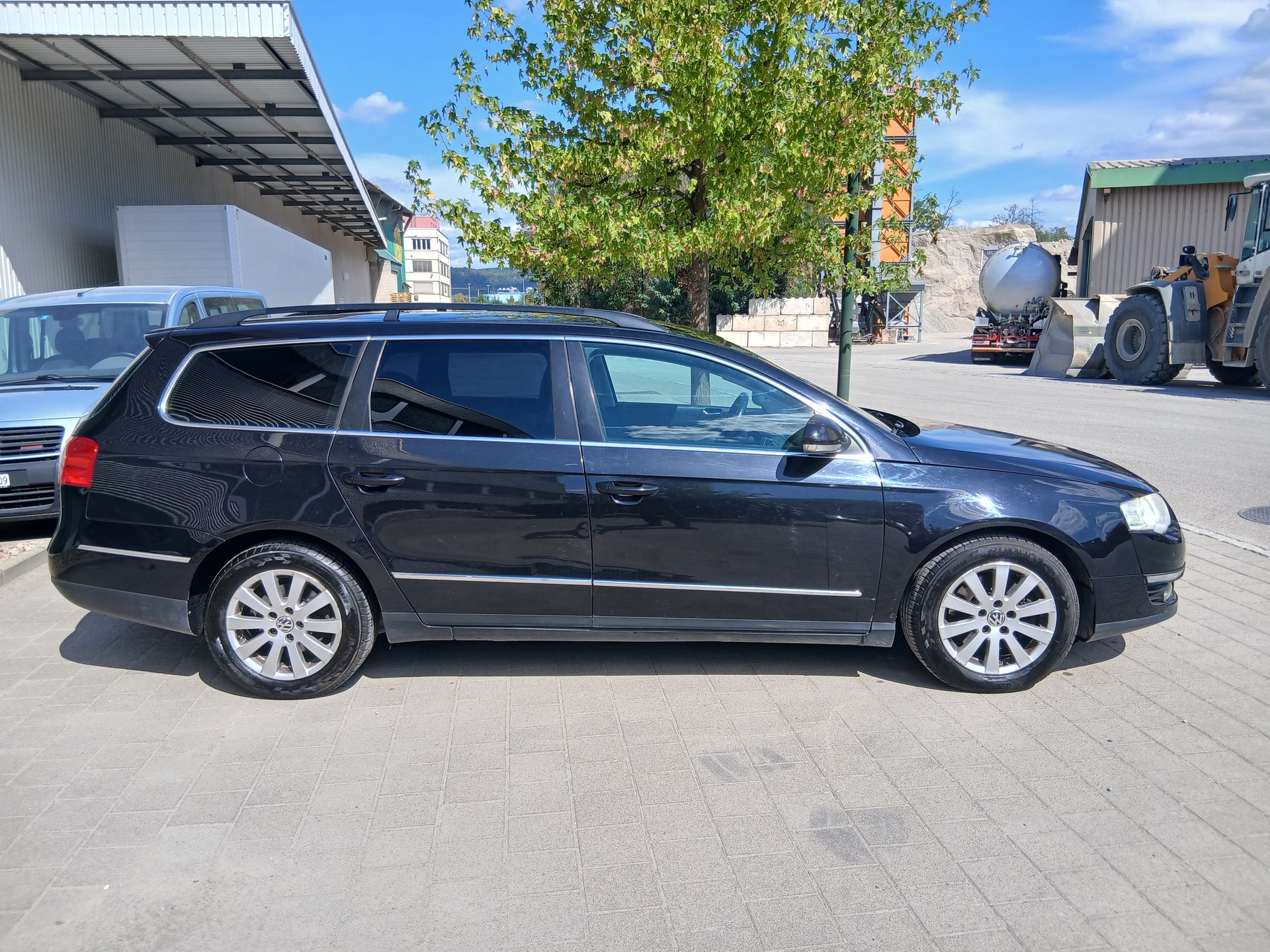 VW Passat Variant 2.0 TDI Trendline-image-2