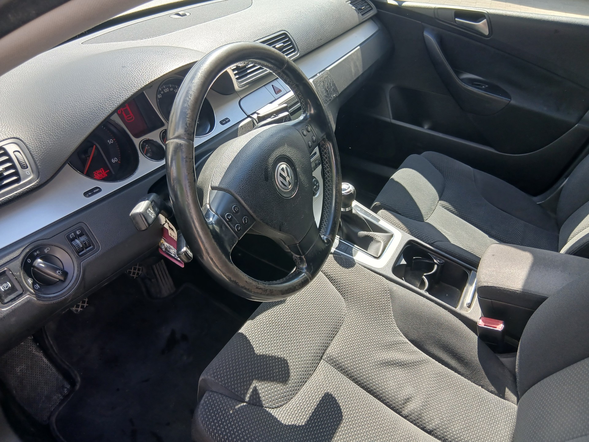 VW Passat Variant 2.0 TDI Trendline-image-8