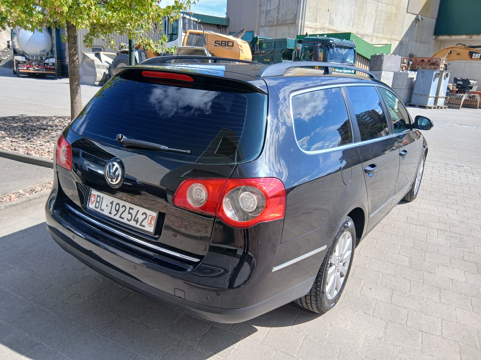 VW Passat Variant 2.0 TDI Trendline-image-3