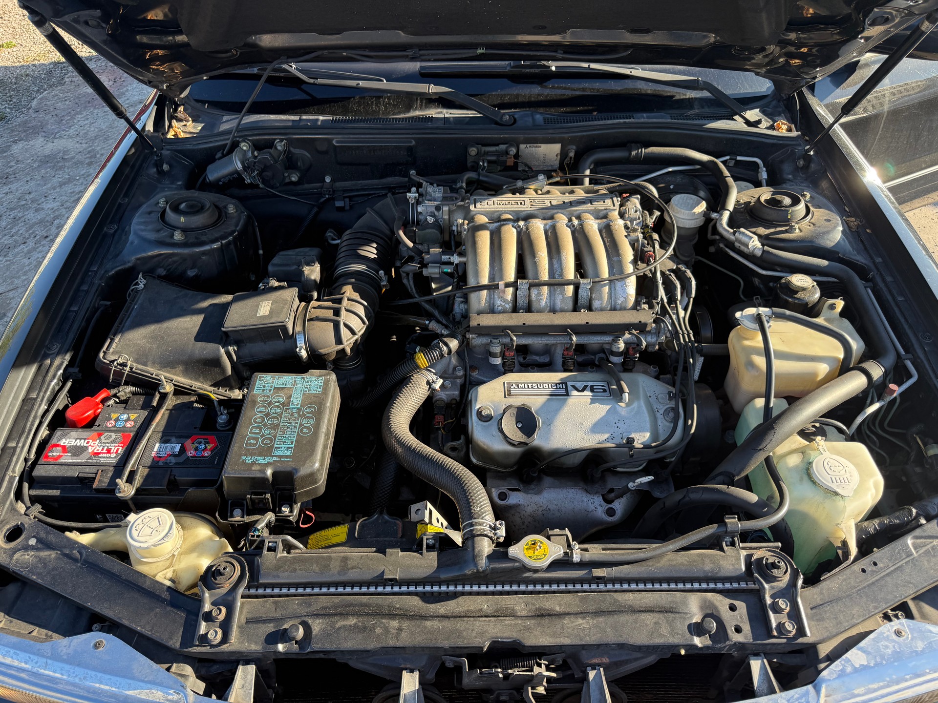 MITSUBISHI Sigma 3.0 V6-image-12
