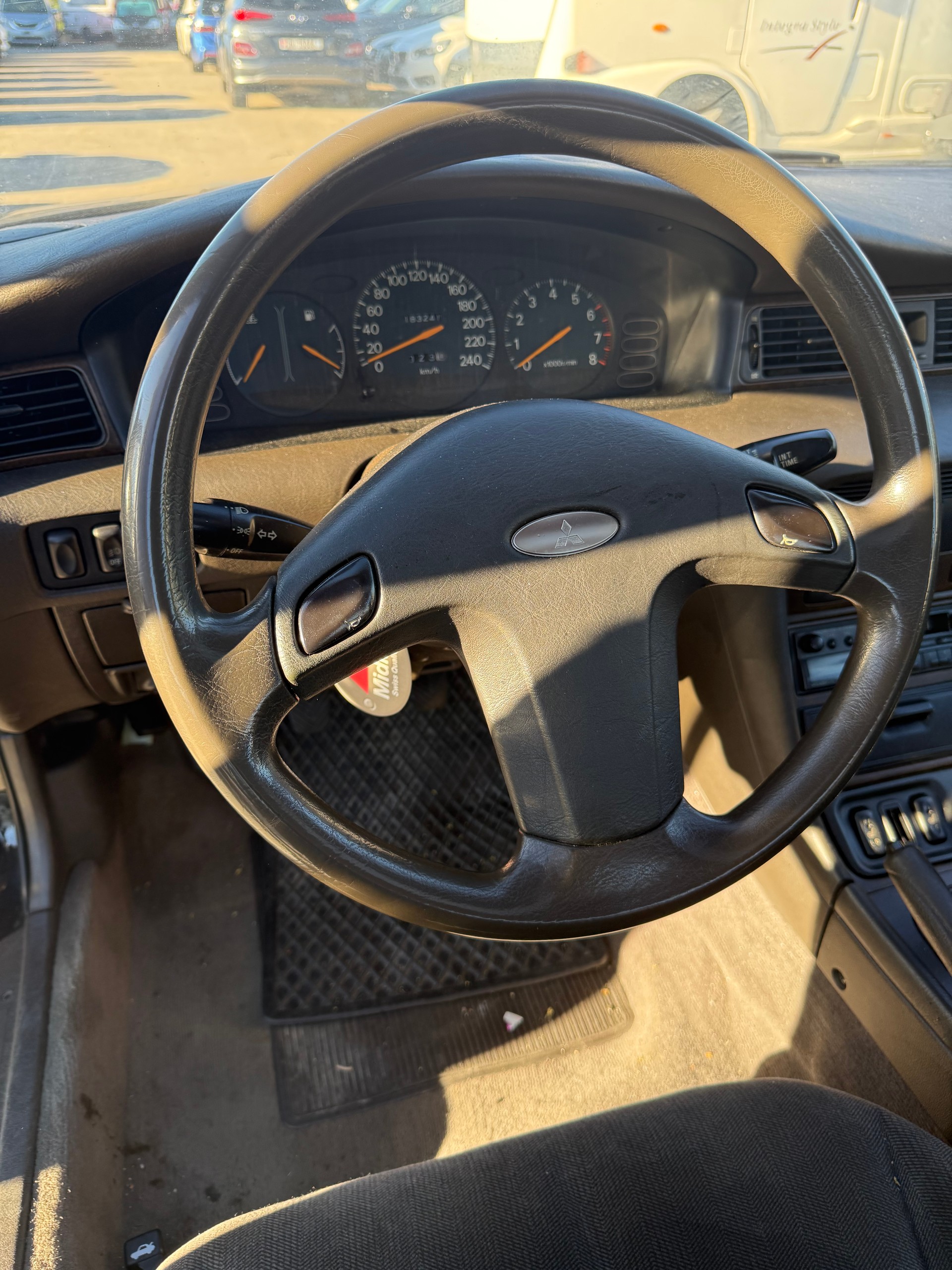 MITSUBISHI Sigma 3.0 V6-image-9