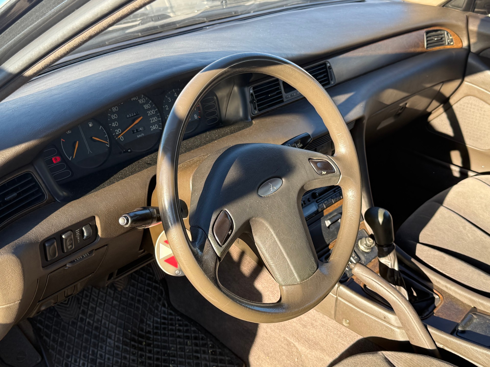 MITSUBISHI Sigma 3.0 V6-image-8