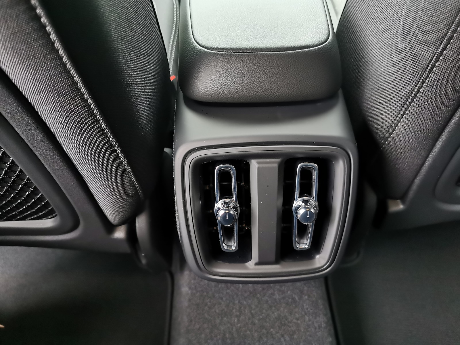 VOLVO XC40 1.5 T2 XCITE-image-13