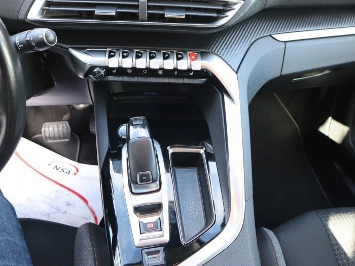 PEUGEOT 5008 1.5 BlueHDi Business Line EAT ** MIT AHK ** RF-Kamera ** G.Navi ** Frisch Ab MFK **-image-6