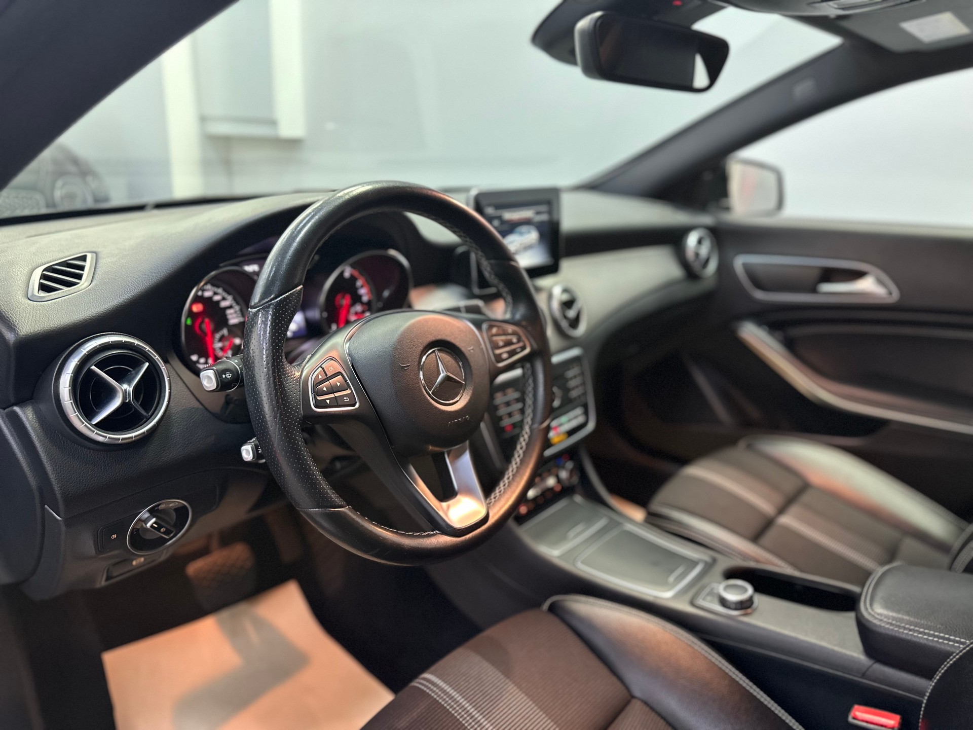 MERCEDES-BENZ CLA Shooting Brake 250 Urban 7G-DCT-image-8