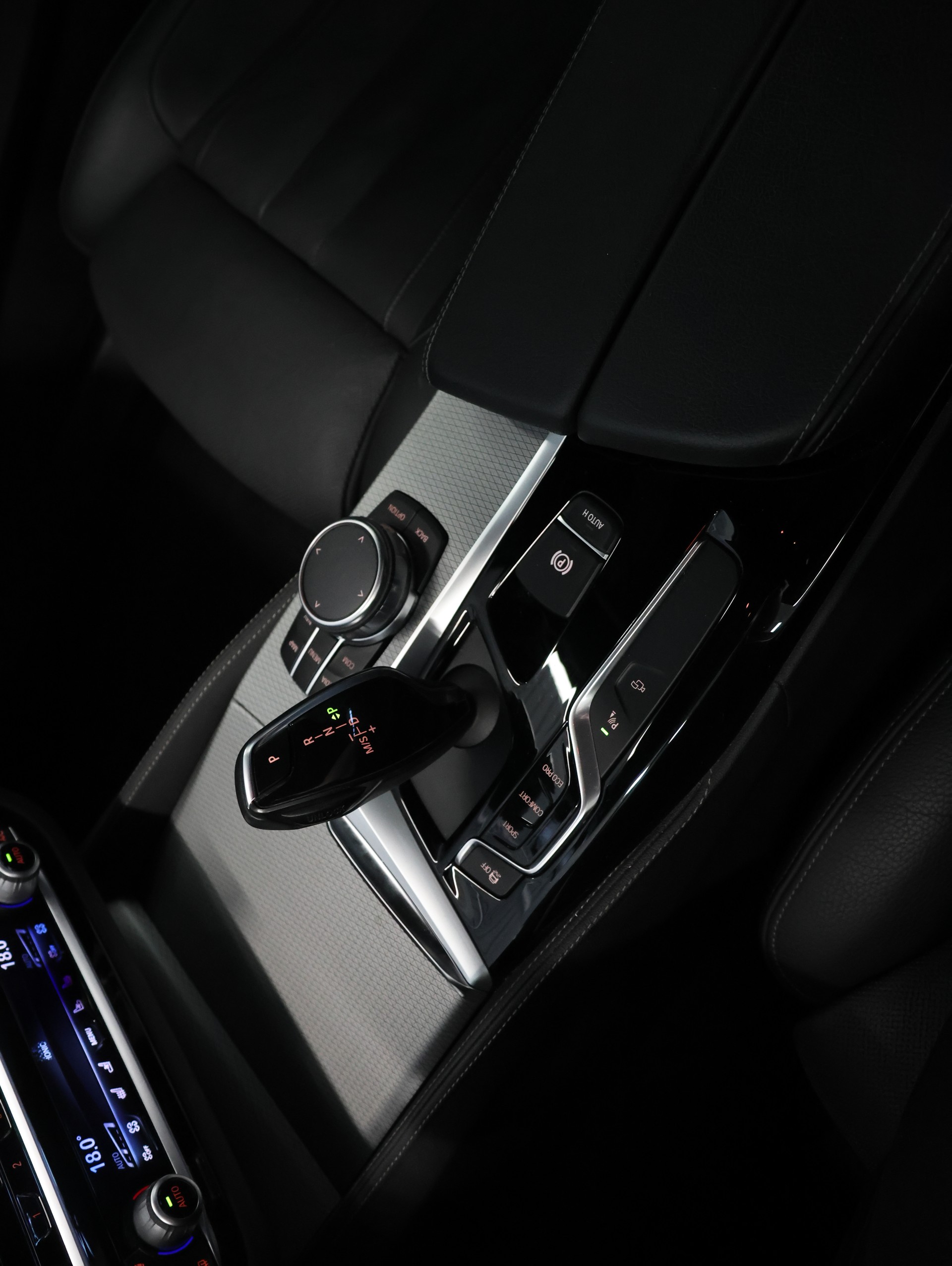 BMW M550d xDrive Touring Steptronic *ALPINWEISS-LACKIERUNG*-image-26