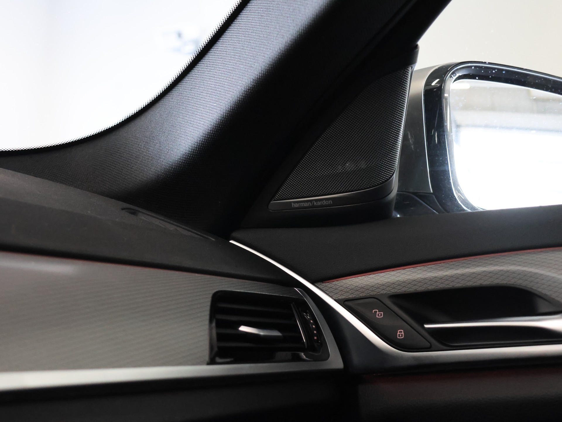 BMW M550d xDrive Touring Steptronic *ALPINWEISS-LACKIERUNG*-image-28