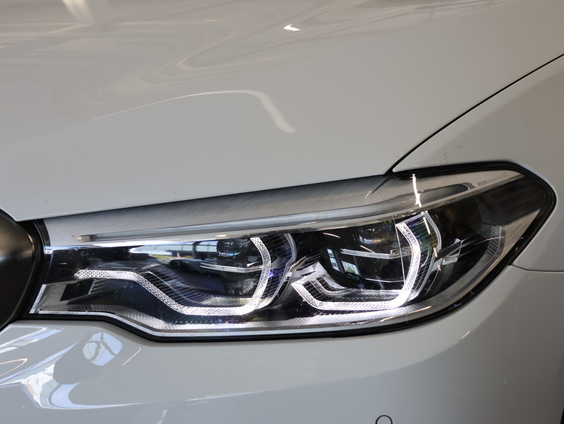 BMW M550d xDrive Touring Steptronic *ALPINWEISS-LACKIERUNG*-image-4