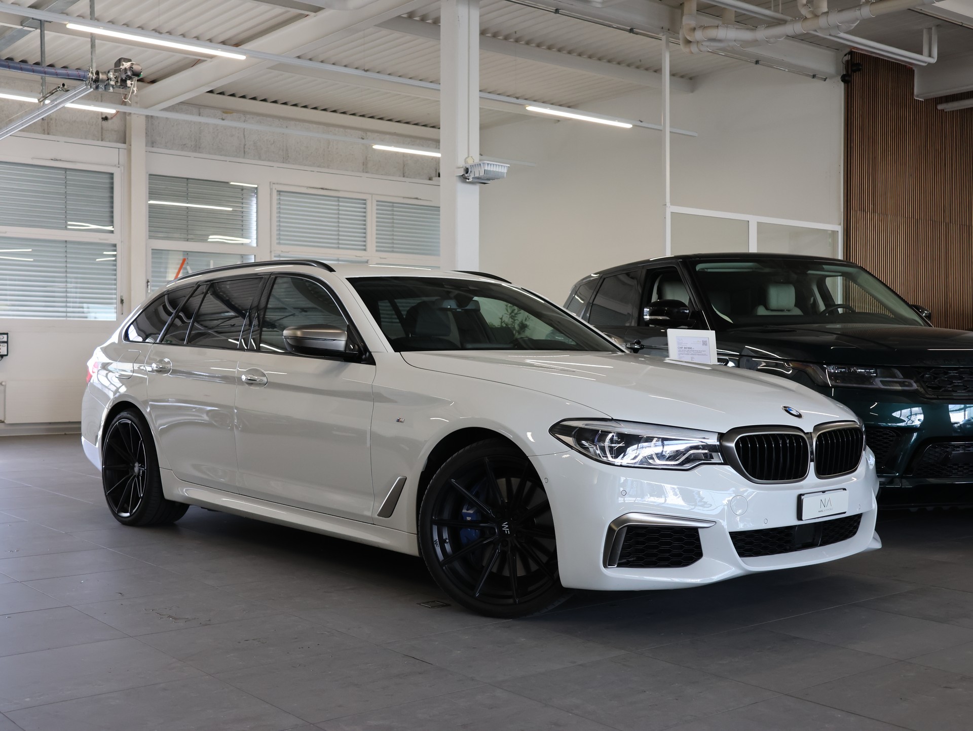 BMW M550d xDrive Touring Steptronic *ALPINWEISS-LACKIERUNG*-image-0