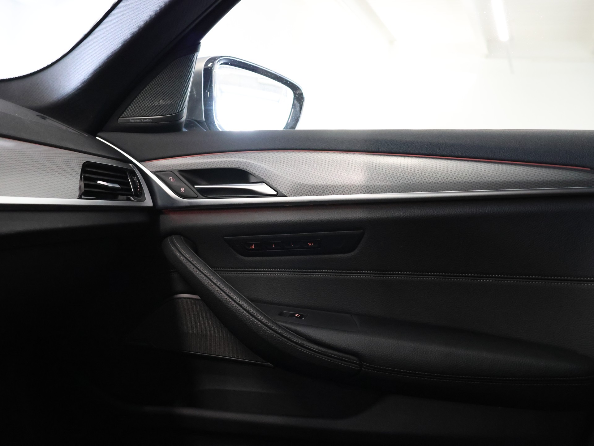 BMW M550d xDrive Touring Steptronic *ALPINWEISS-LACKIERUNG*-image-27