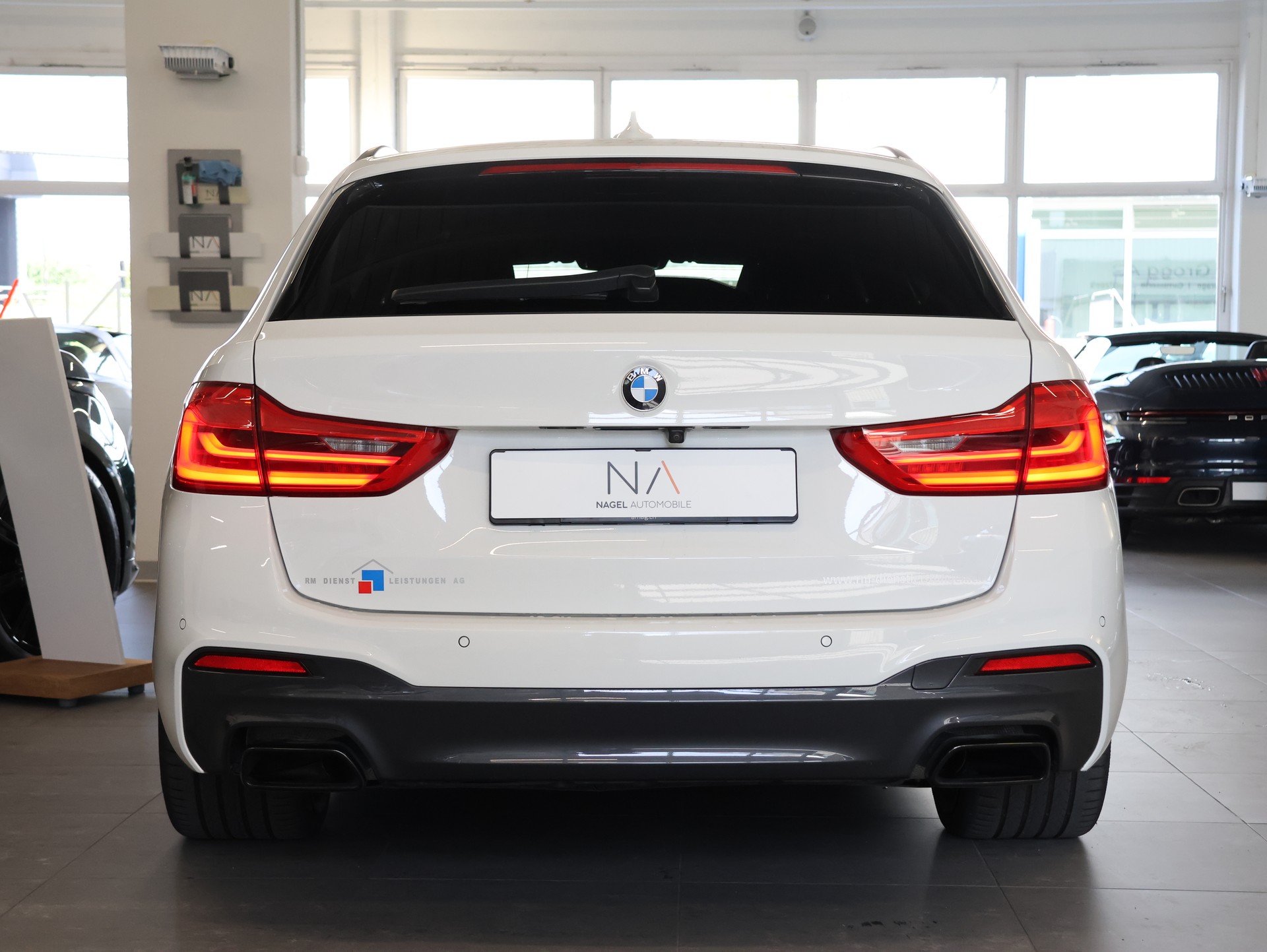 BMW M550d xDrive Touring Steptronic *ALPINWEISS-LACKIERUNG*-image-6