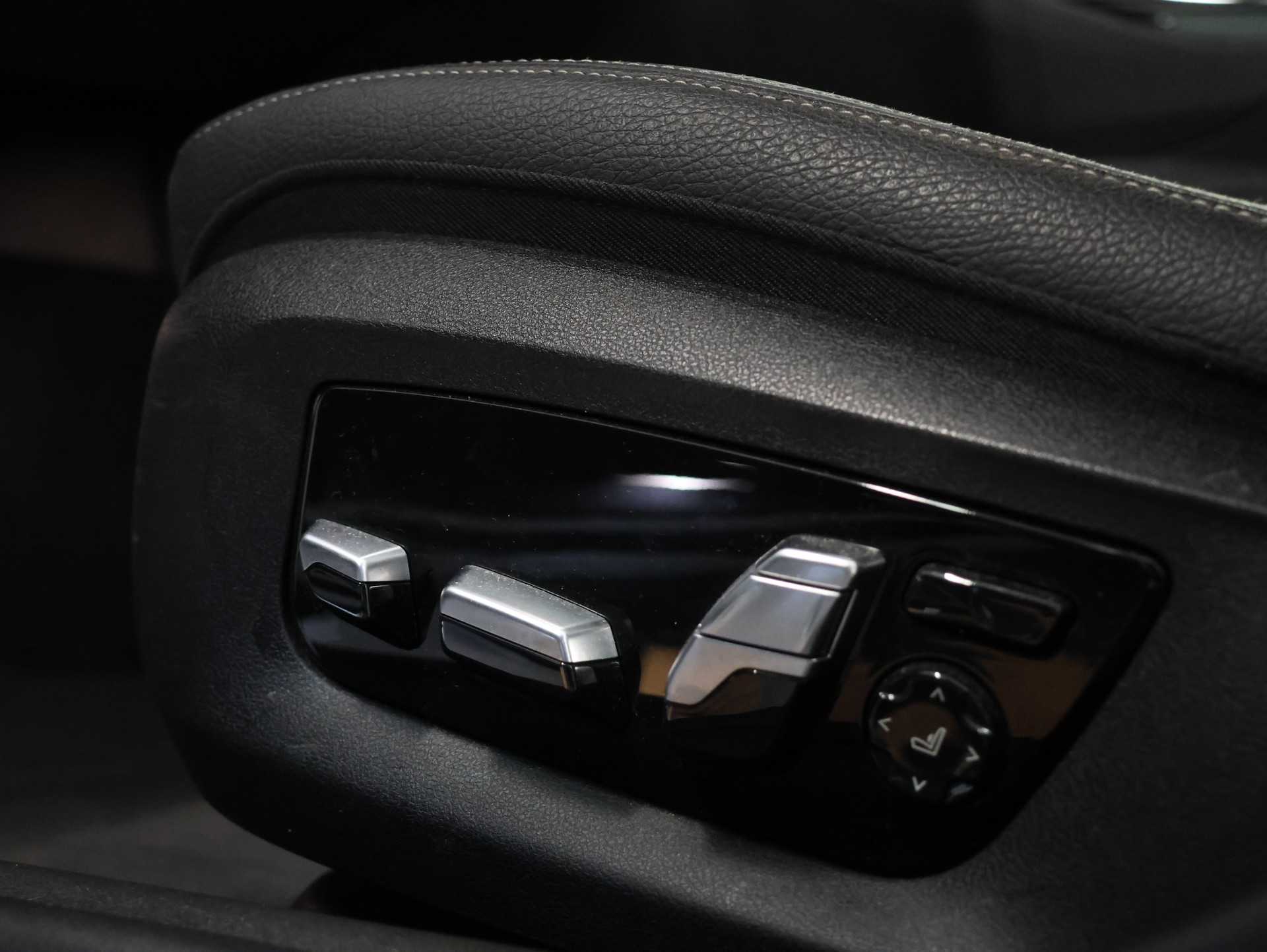 BMW M550d xDrive Touring Steptronic *ALPINWEISS-LACKIERUNG*-image-14