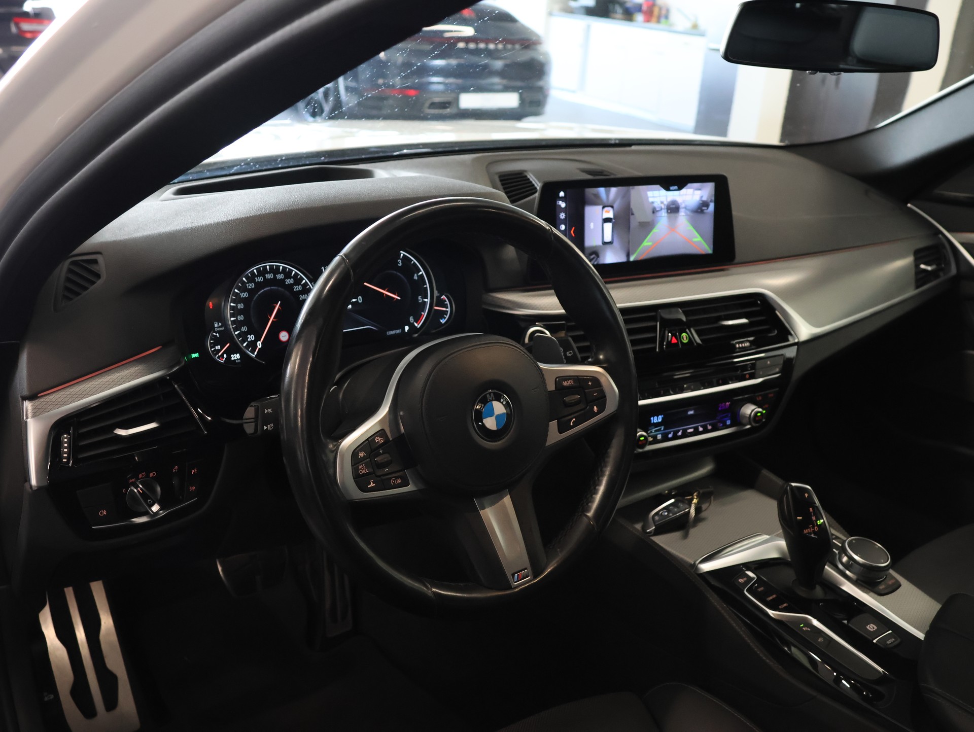 BMW M550d xDrive Touring Steptronic *ALPINWEISS-LACKIERUNG*-image-15