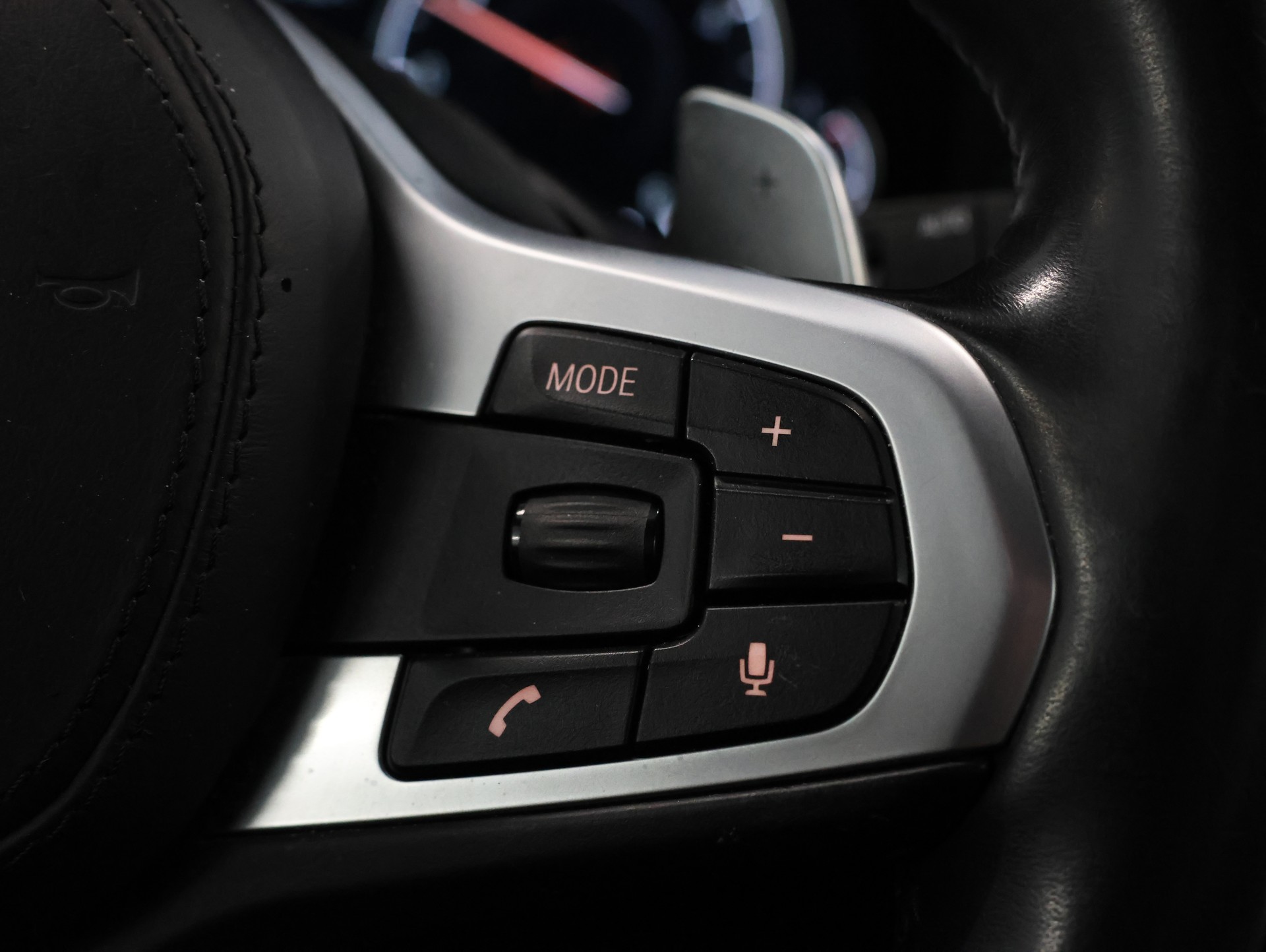 BMW M550d xDrive Touring Steptronic *ALPINWEISS-LACKIERUNG*-image-19