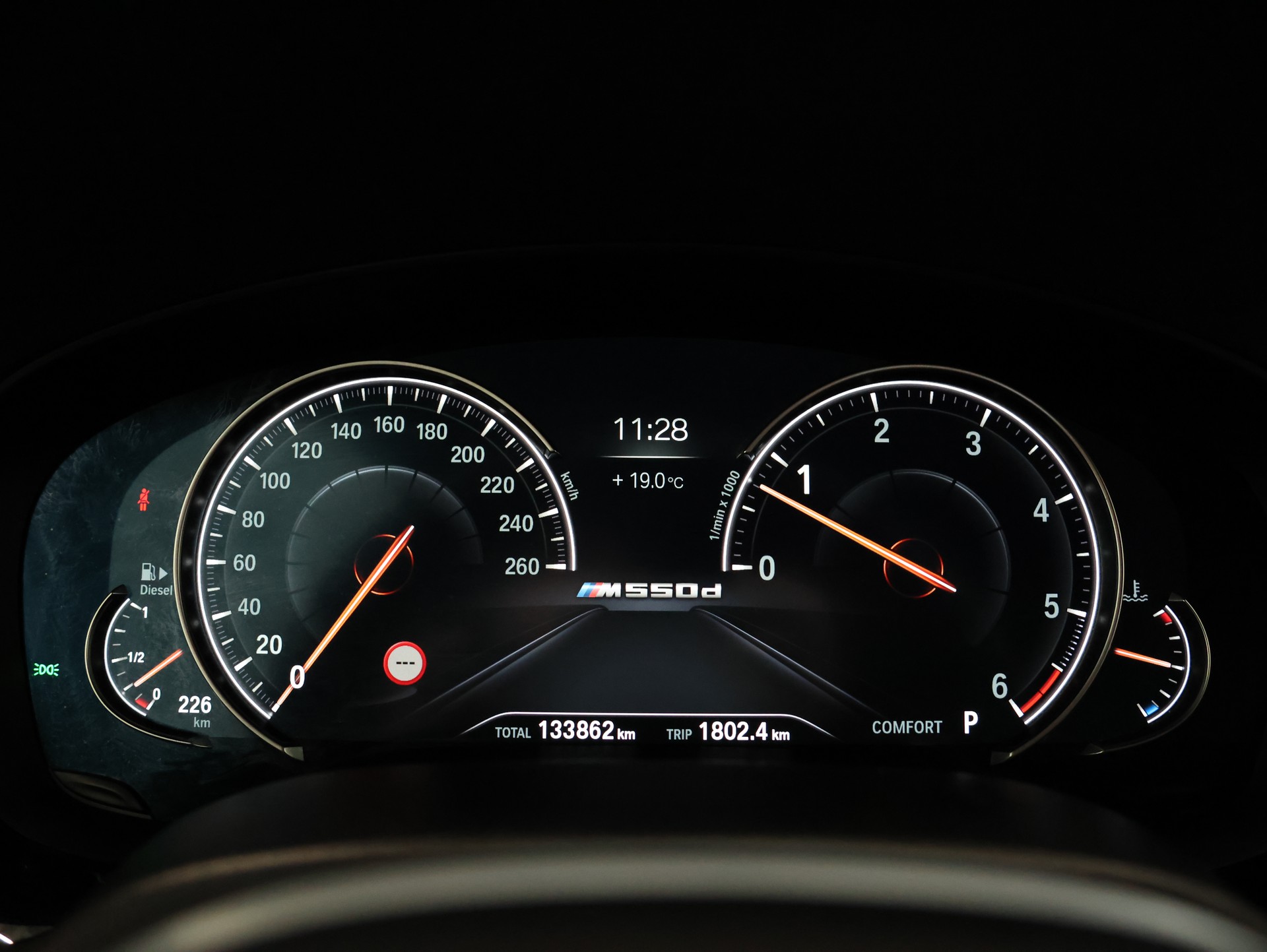 BMW M550d xDrive Touring Steptronic *ALPINWEISS-LACKIERUNG*-image-17