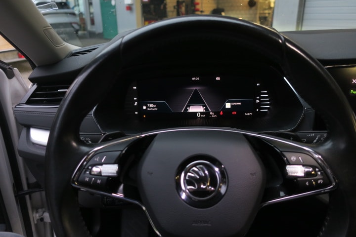 SKODA Octavia Combi 2.0 TDI DSG Ambition 4x4-image-14