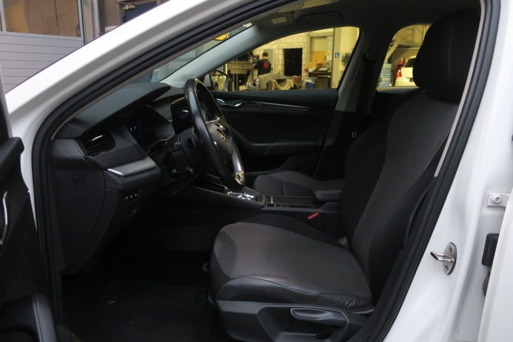 SKODA Octavia Combi 2.0 TDI DSG Ambition 4x4-image-6
