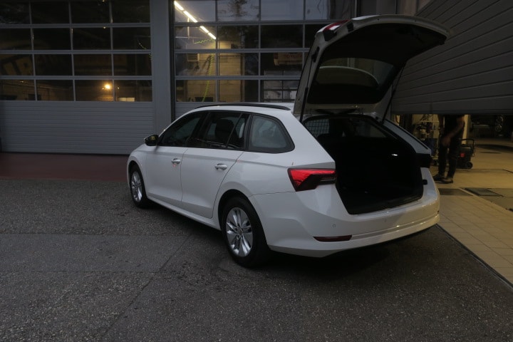 SKODA Octavia Combi 2.0 TDI DSG Ambition 4x4-image-5
