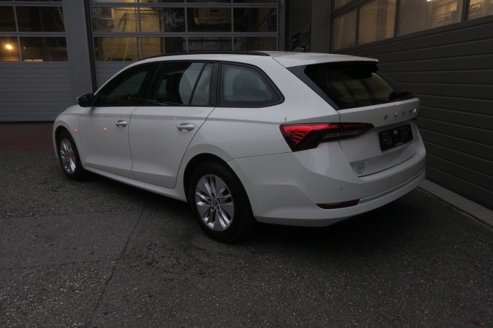 SKODA Octavia Combi 2.0 TDI DSG Ambition 4x4-image-4