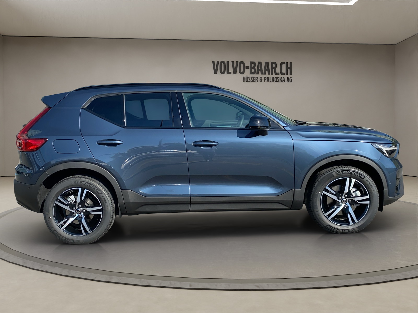 VOLVO XC40 2.0 B3 MH Plus Dark-image-5