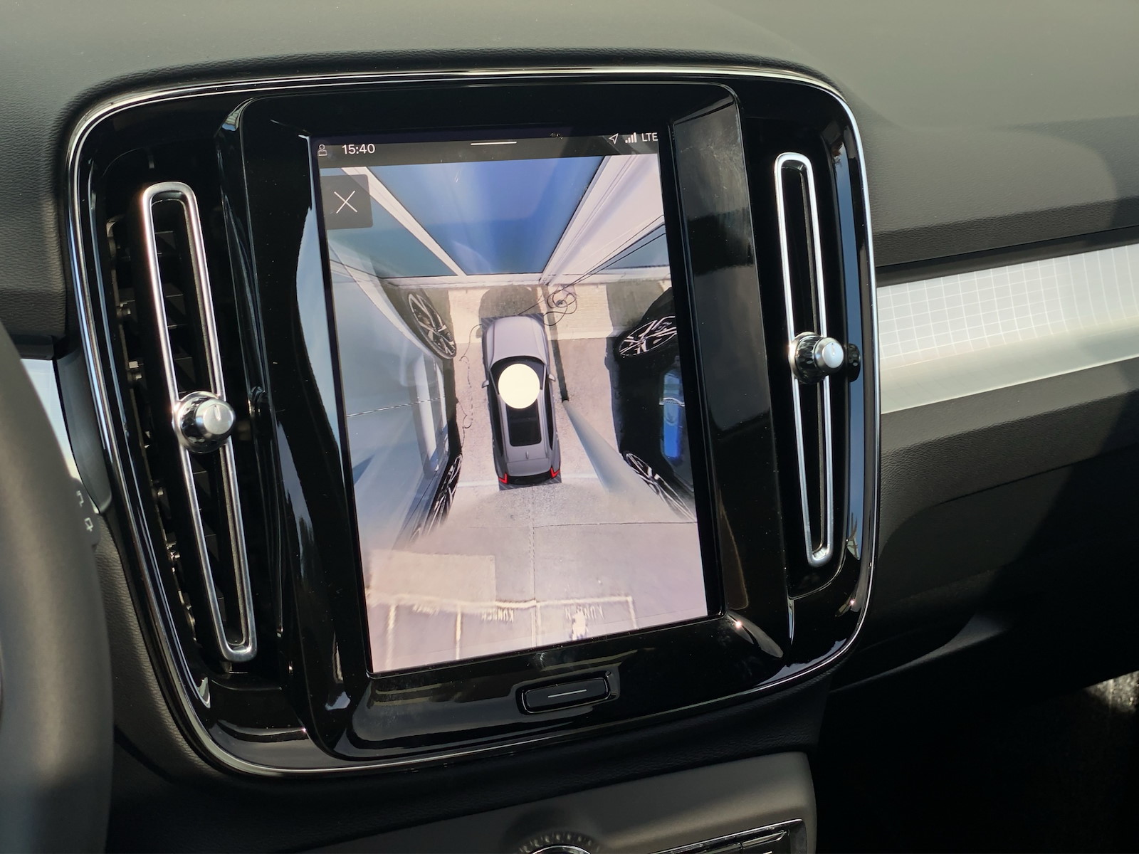 VOLVO XC40 2.0 B3 MH Plus Dark-image-13