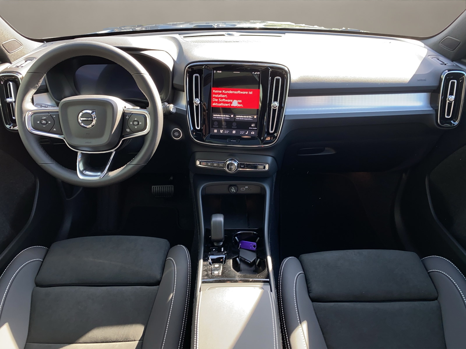 VOLVO XC40 2.0 B3 MH Plus Dark-image-12