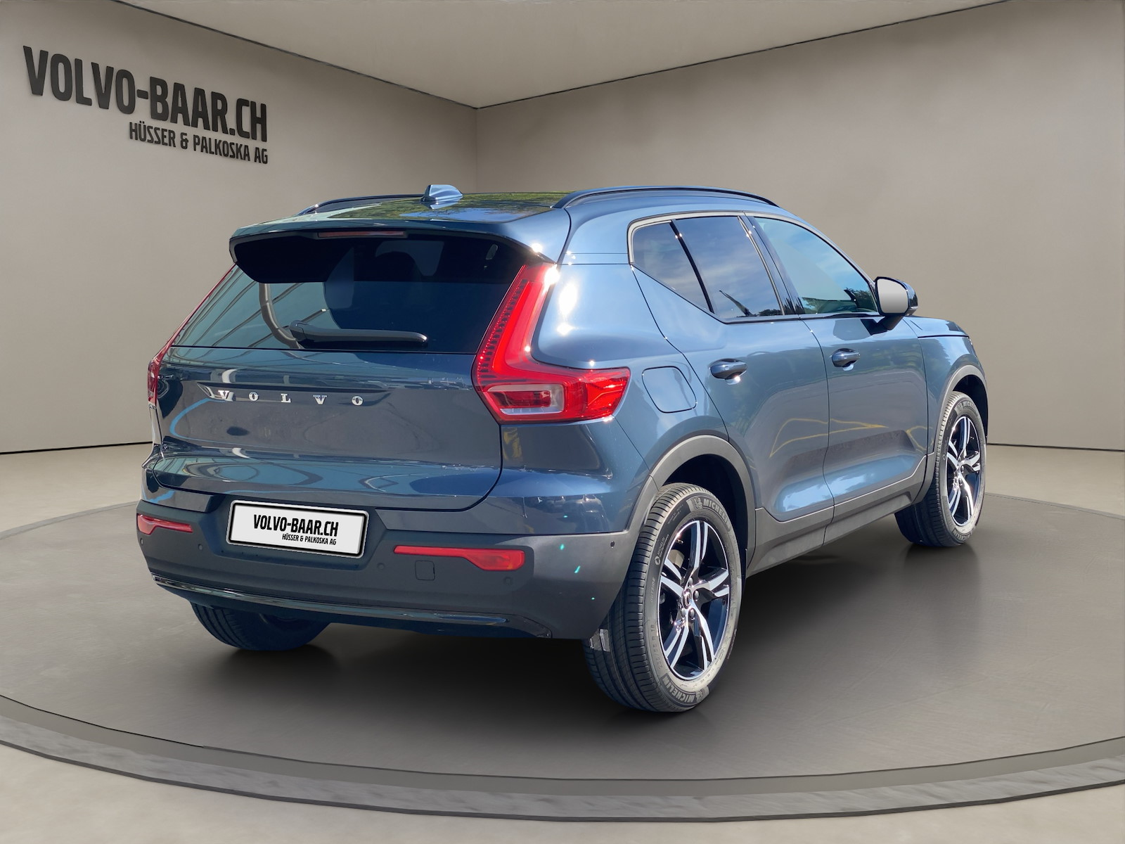 VOLVO XC40 2.0 B3 MH Plus Dark-image-4
