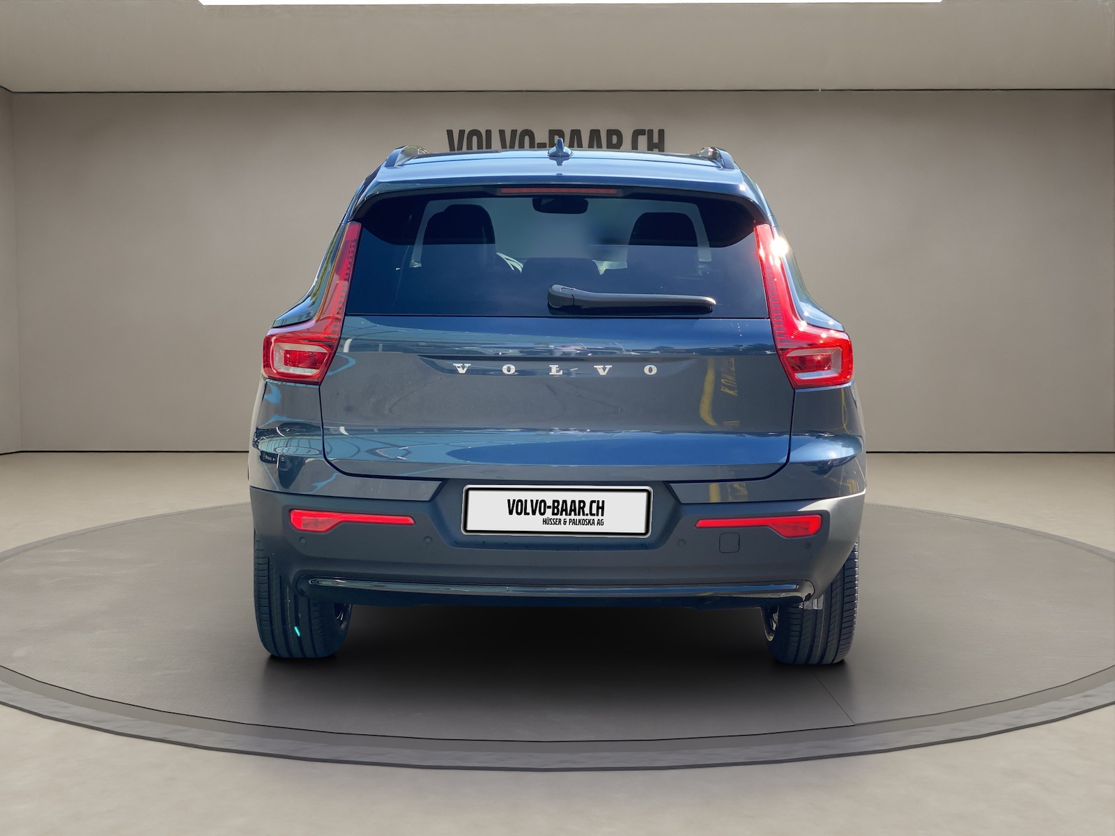 VOLVO XC40 2.0 B3 MH Plus Dark-image-3