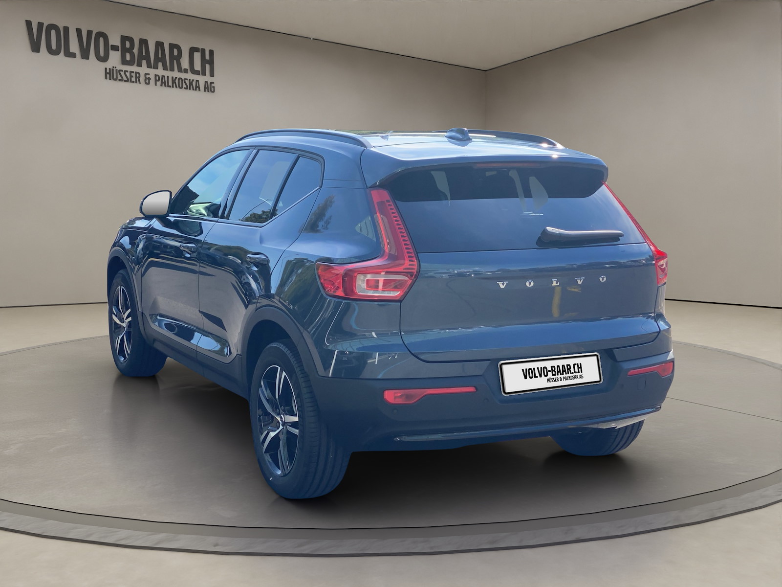 VOLVO XC40 2.0 B3 MH Plus Dark-image-2