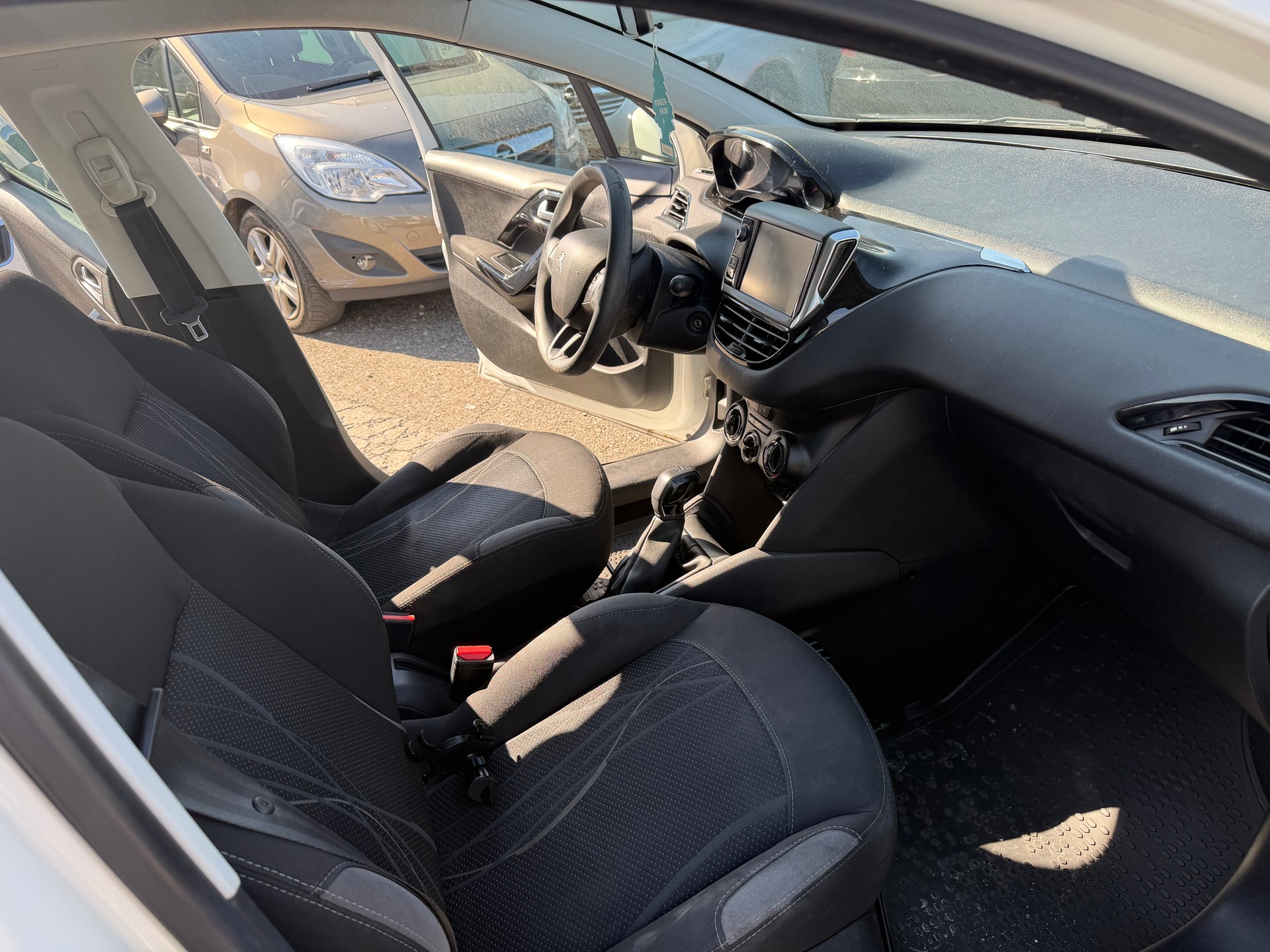 PEUGEOT 208 1.2 VTI Access-image-8