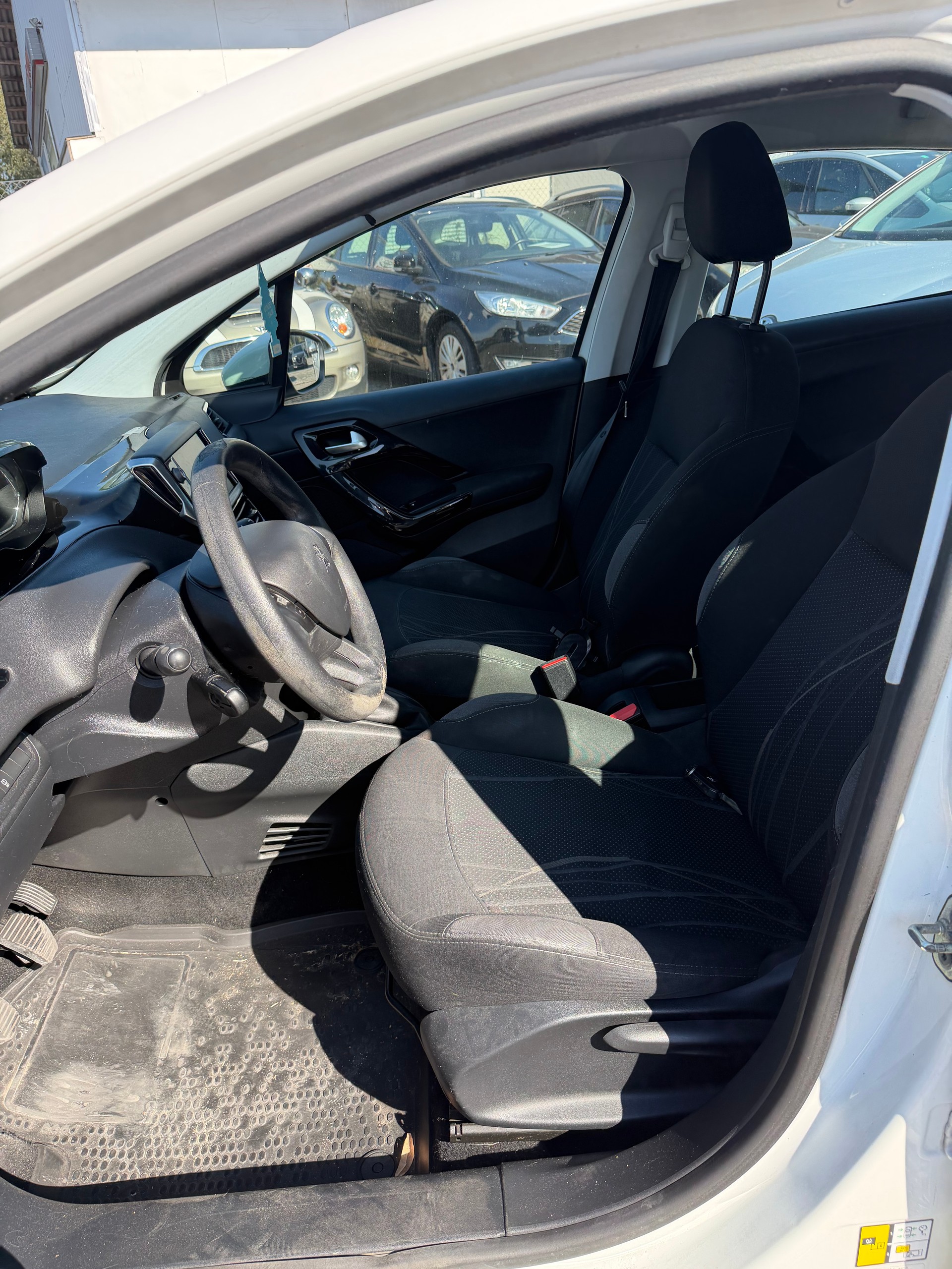PEUGEOT 208 1.2 VTI Access-image-10