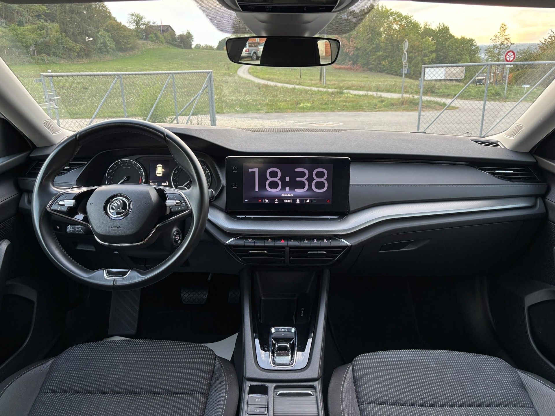 SKODA Octavia Combi 2.0 TDI DSG Ambition 4x4-image-9