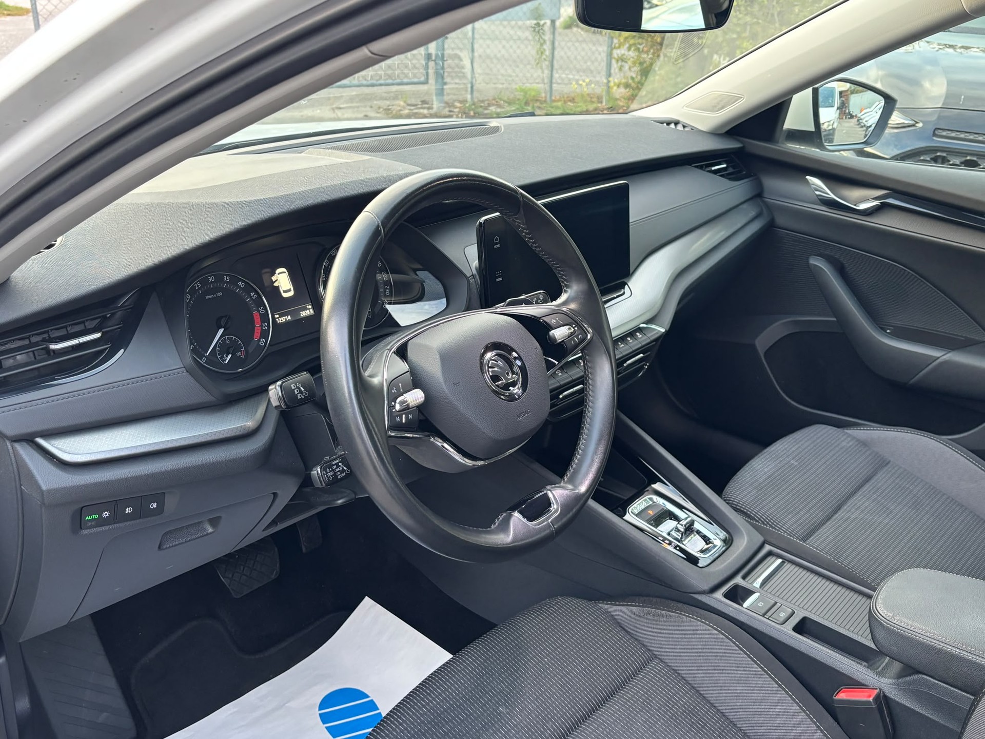 SKODA Octavia Combi 2.0 TDI DSG Ambition 4x4-image-8