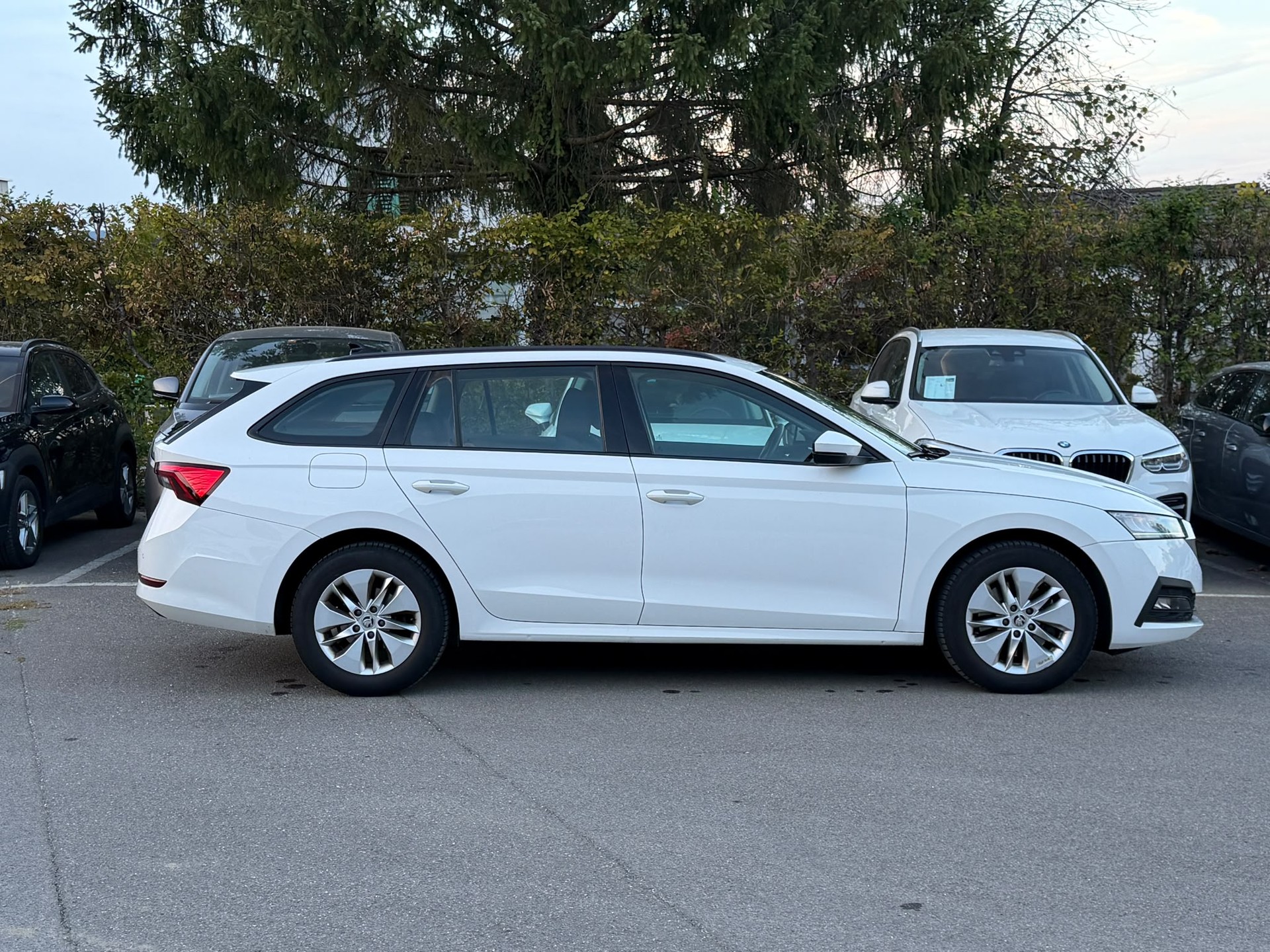 SKODA Octavia Combi 2.0 TDI DSG Ambition 4x4-image-3