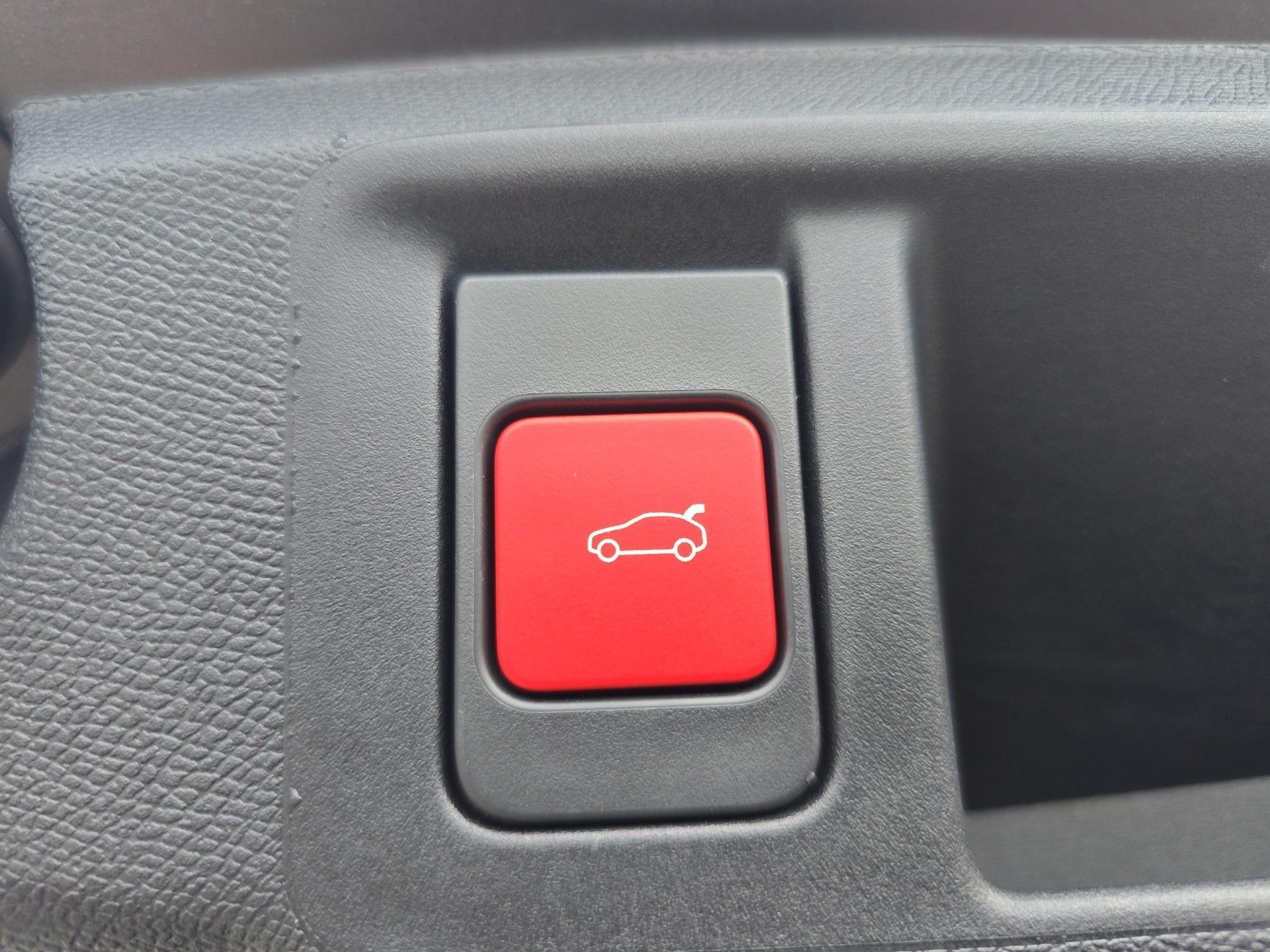 PEUGEOT 308 SW 1.2 Hybrid GT-image-18