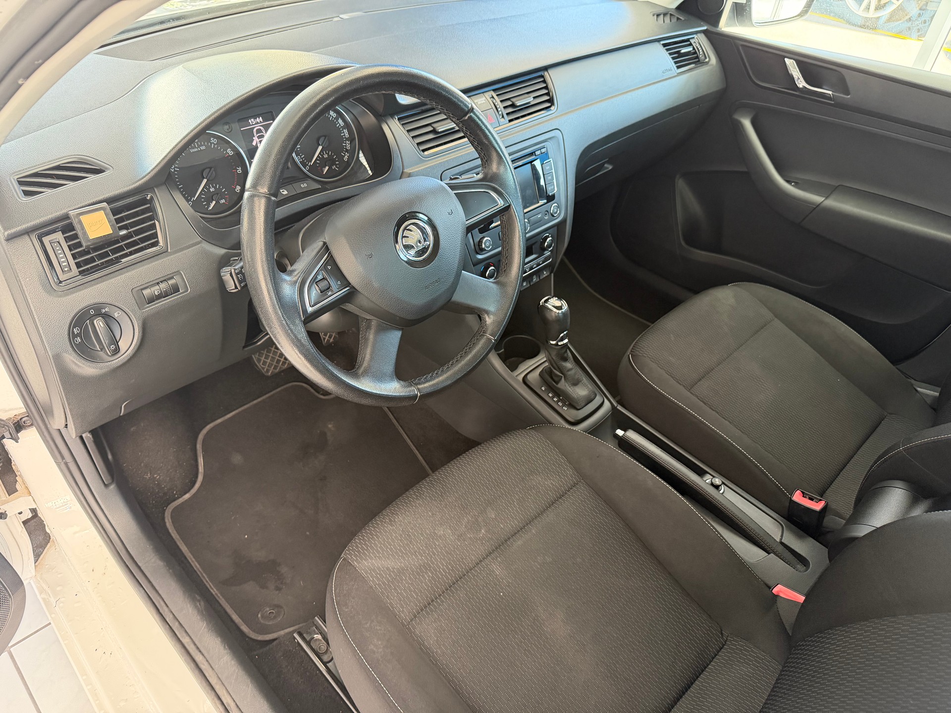 SKODA Rapid 1.4 TSI Ambition DSG-image-11