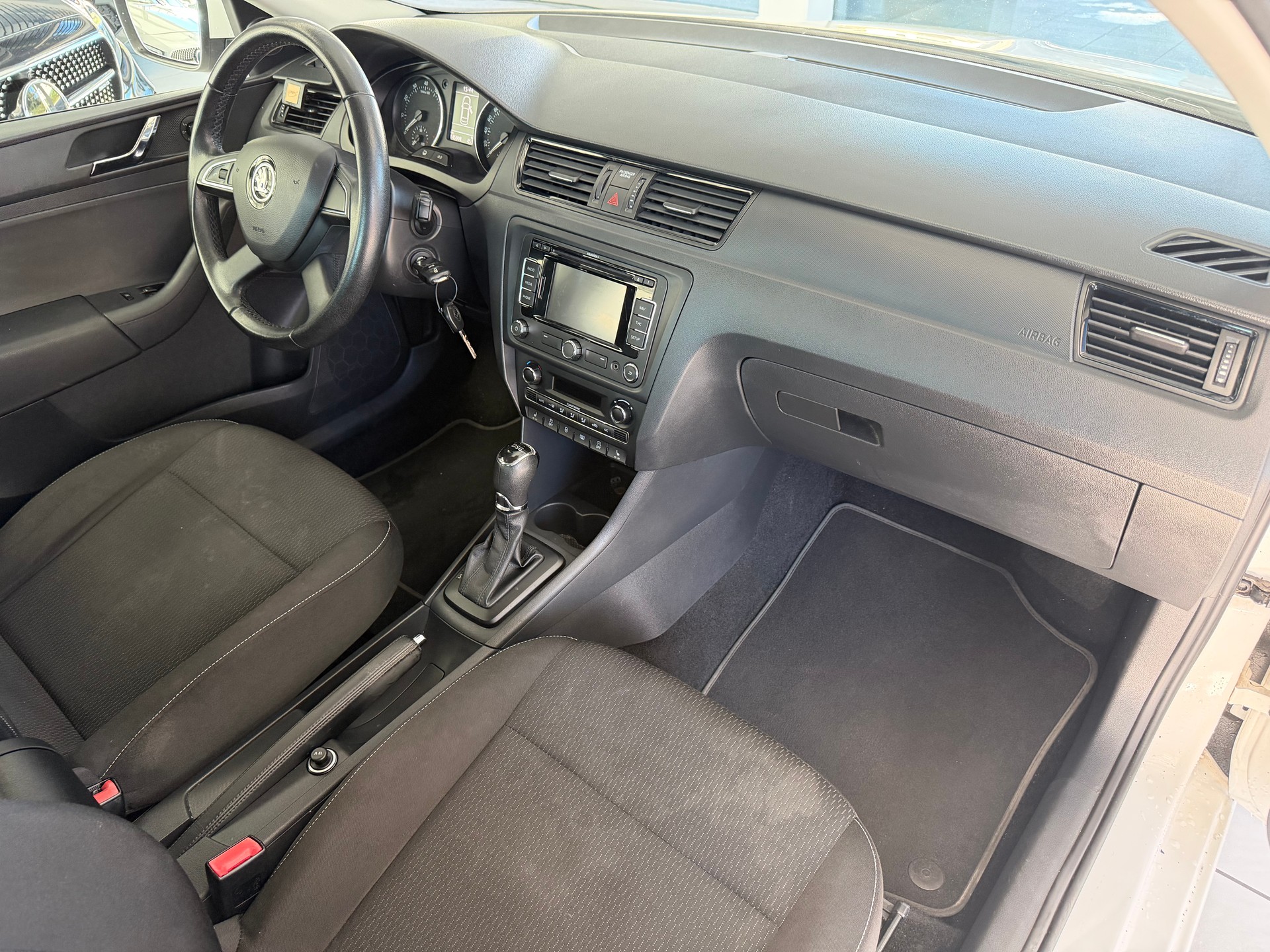 SKODA Rapid 1.4 TSI Ambition DSG-image-13