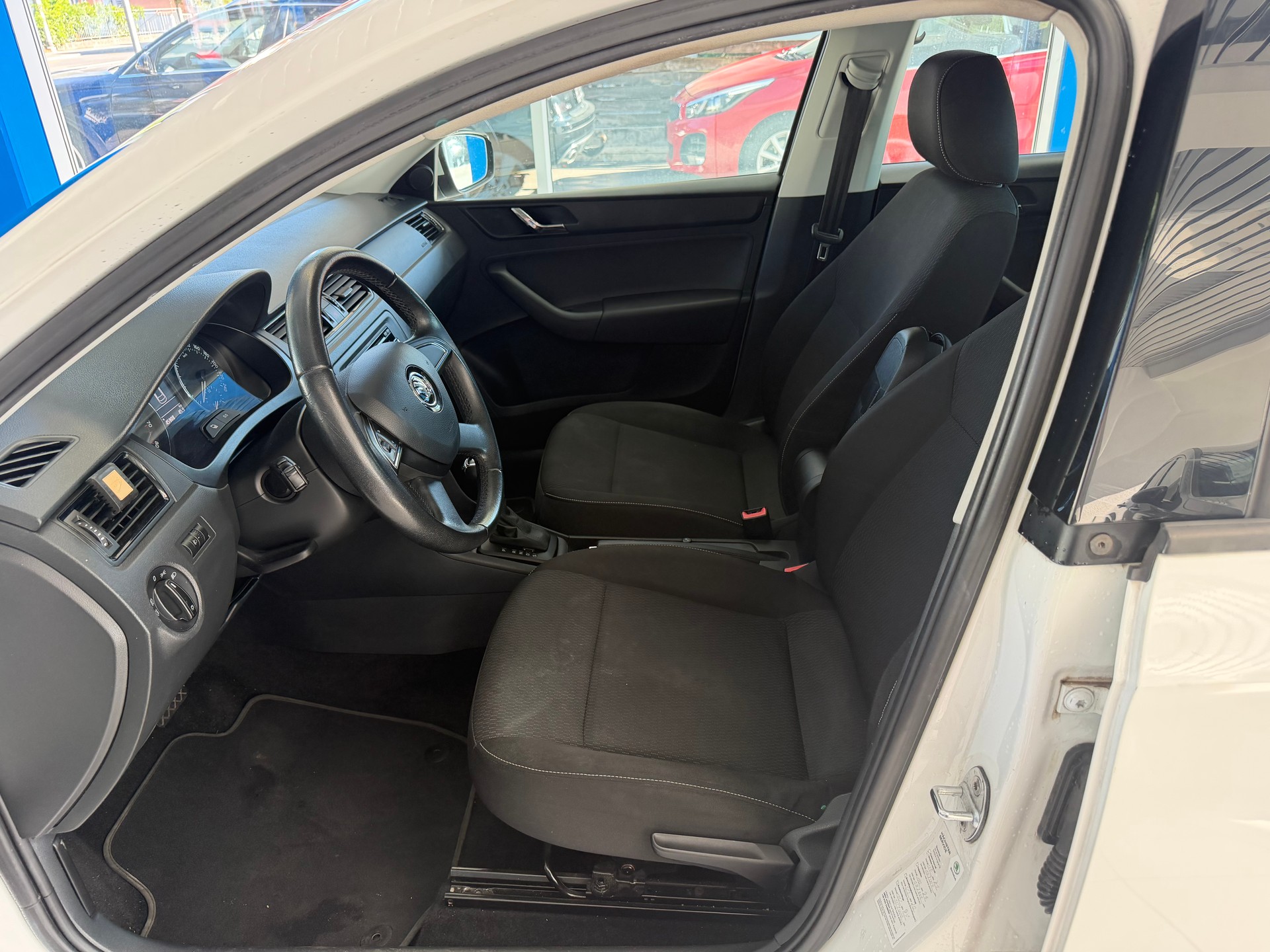 SKODA Rapid 1.4 TSI Ambition DSG-image-10