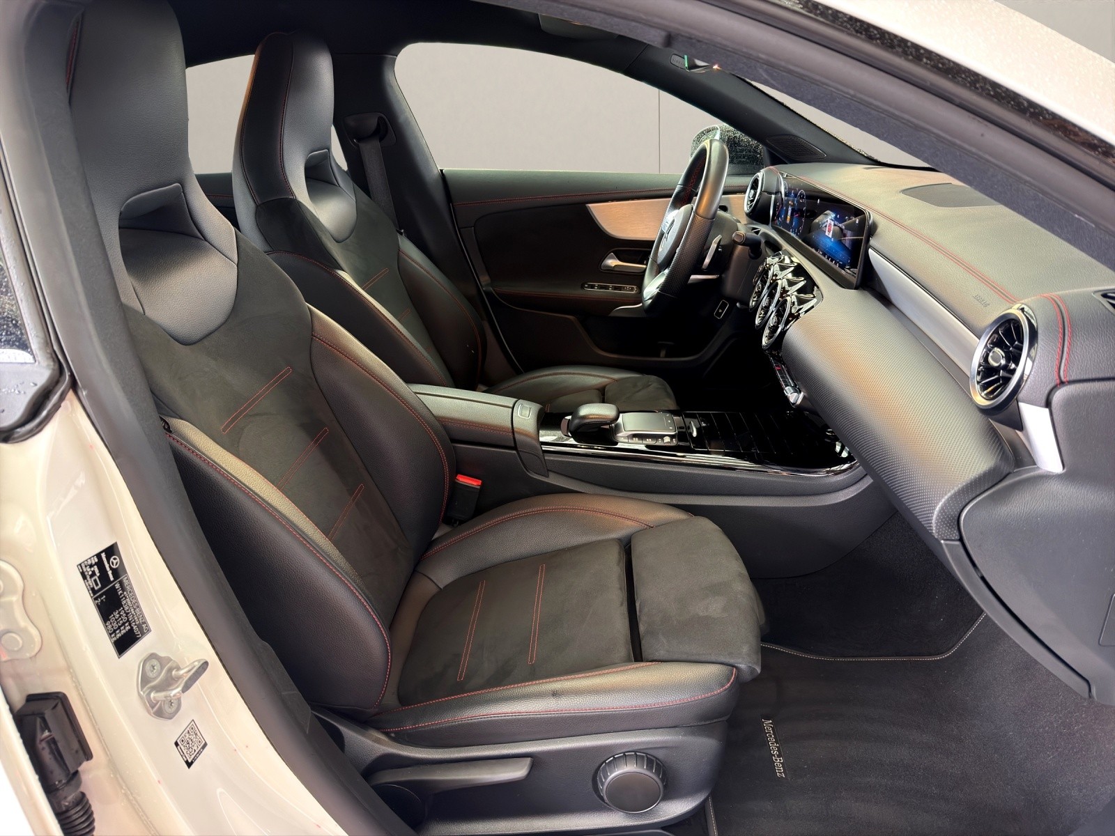 MERCEDES-BENZ CLA 200 AMG Line 7G-DCT-image-11