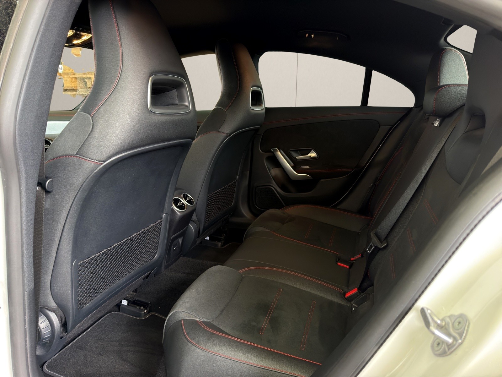 MERCEDES-BENZ CLA 200 AMG Line 7G-DCT-image-10