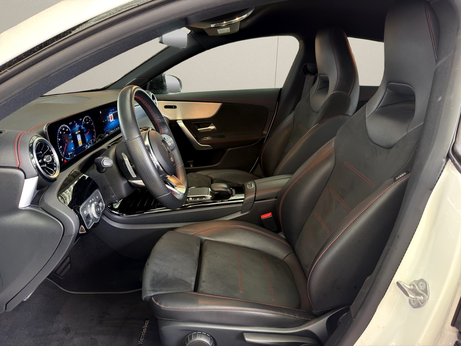 MERCEDES-BENZ CLA 200 AMG Line 7G-DCT-image-9